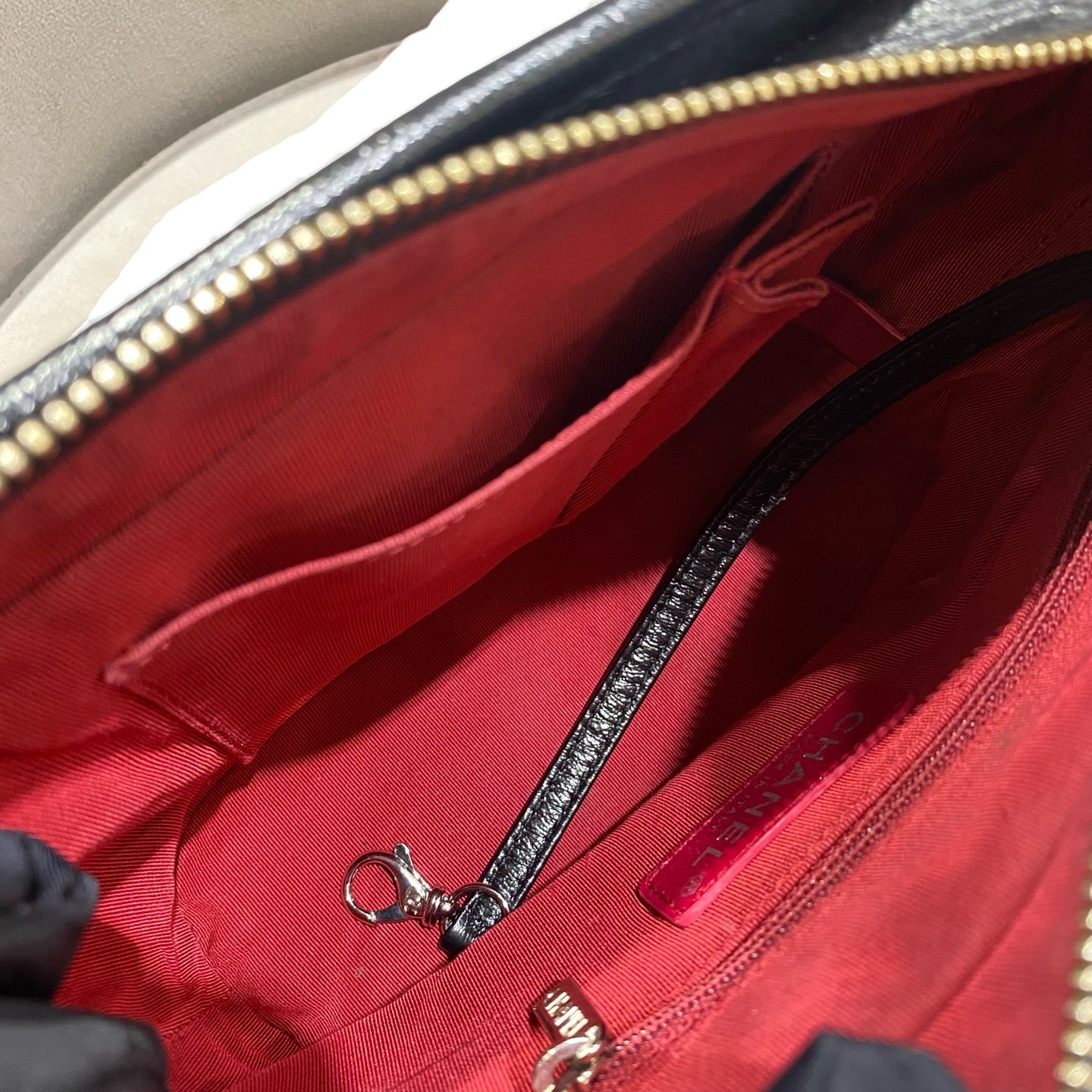 Chanel - Gabrielle Hobo Bag Small - Aged calfskin leather and smooth calfskin leather - Black with Gold-Tone Hardware - (small)