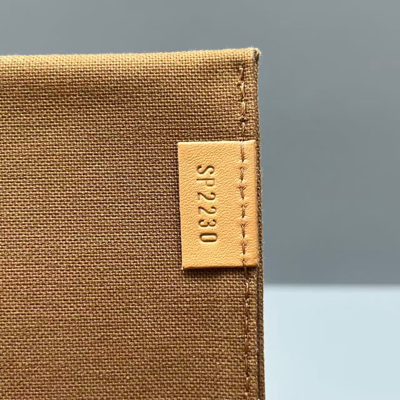 Louis Vuitton - Mini Sac Plat - Monogram canvas with natural Vachetta leather trim - Brown - (mini)
