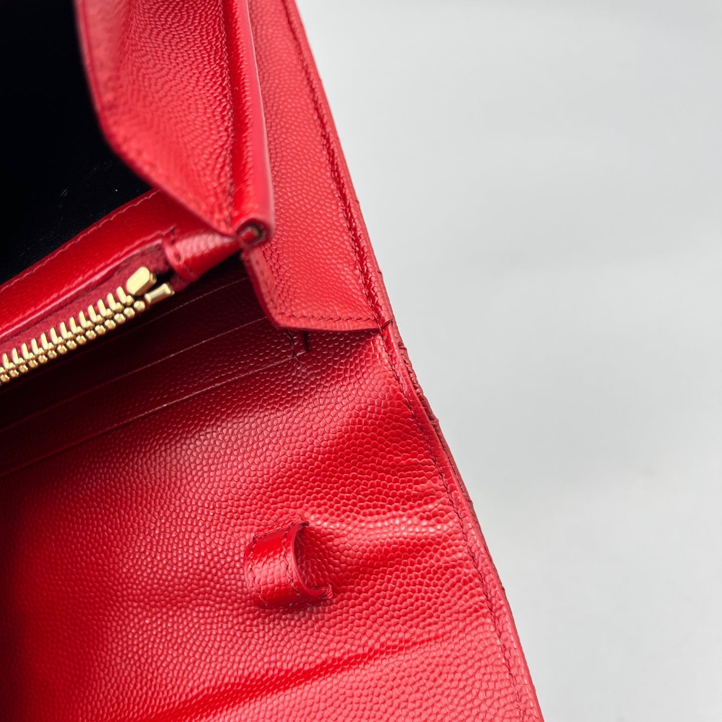 Saint Laurent - Monogram Envelope Bag - Grain de Poudre embossed leather - Red - (medium)