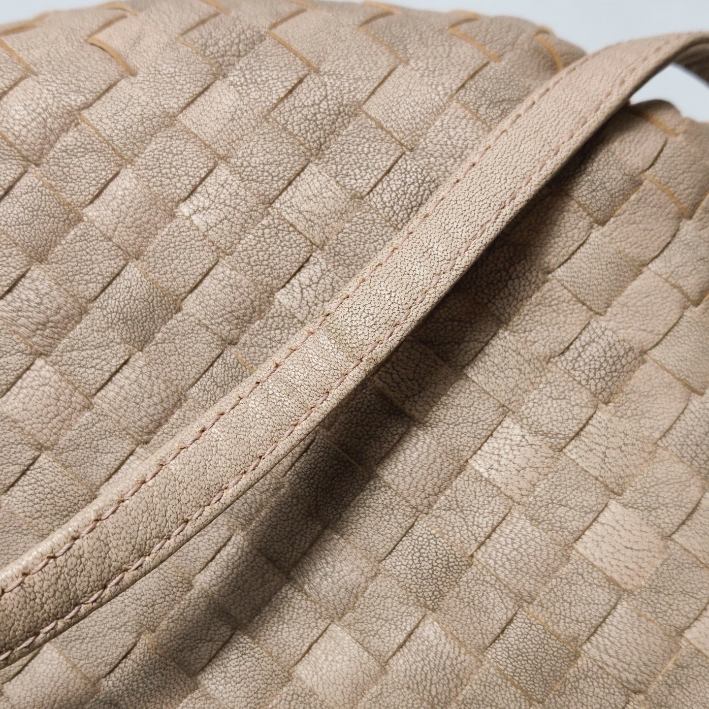 Bottega Veneta - Cobble - Distressed Intrecciato leather - Beige - (Small)