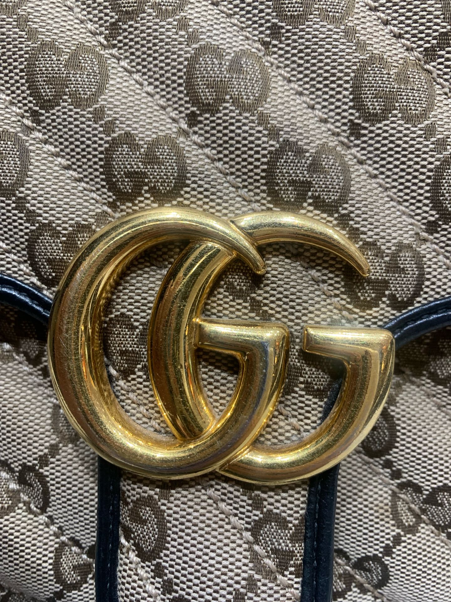 Gucci - Marmont Top Handle Messenger Bag - GG Supreme coated canvas with leather trim - Beige and Black with Gold-tone hardware - (Medium)