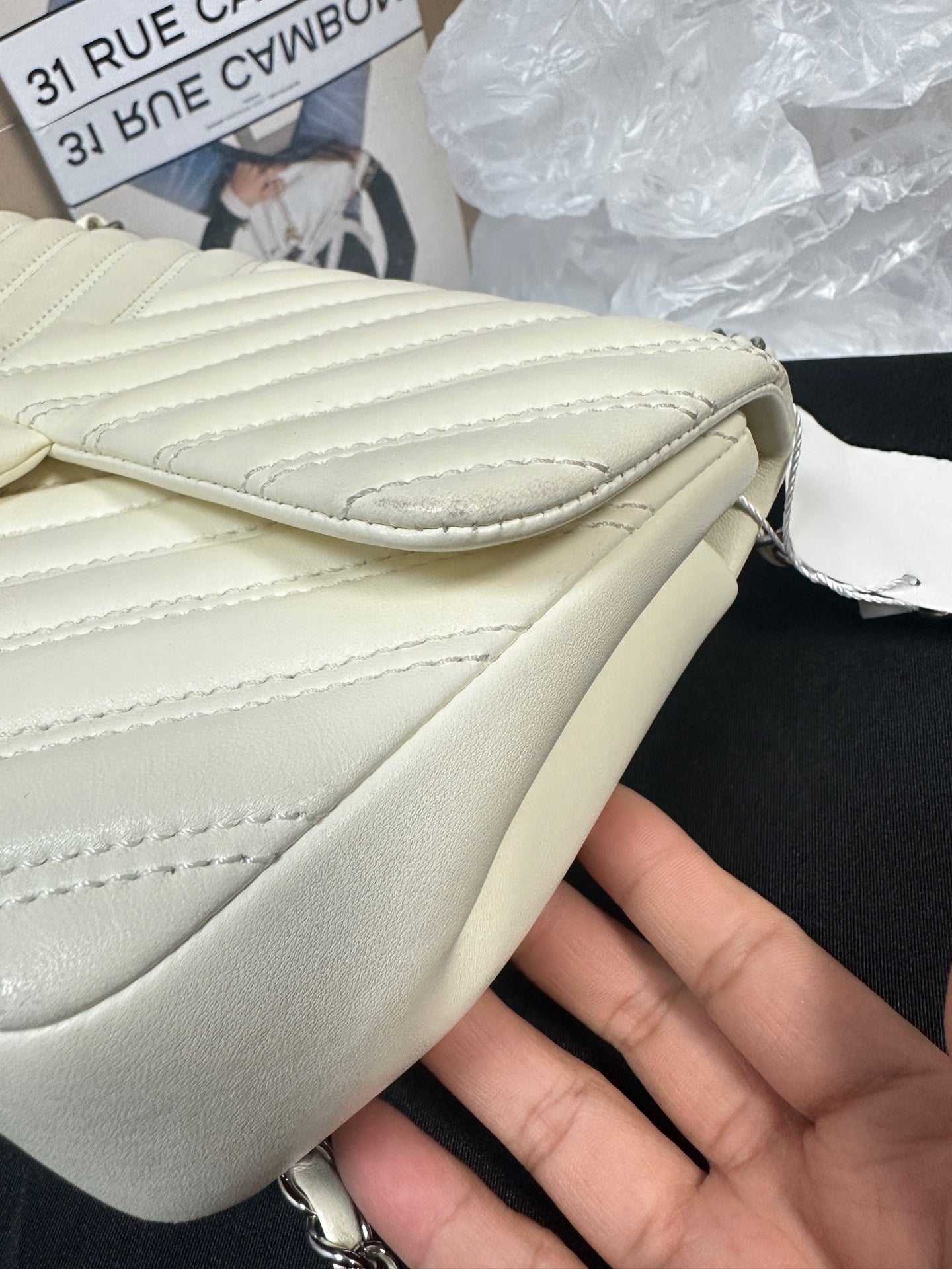Chanel - Seasonal Flap Bag - Lambskin leather - White - (medium)
