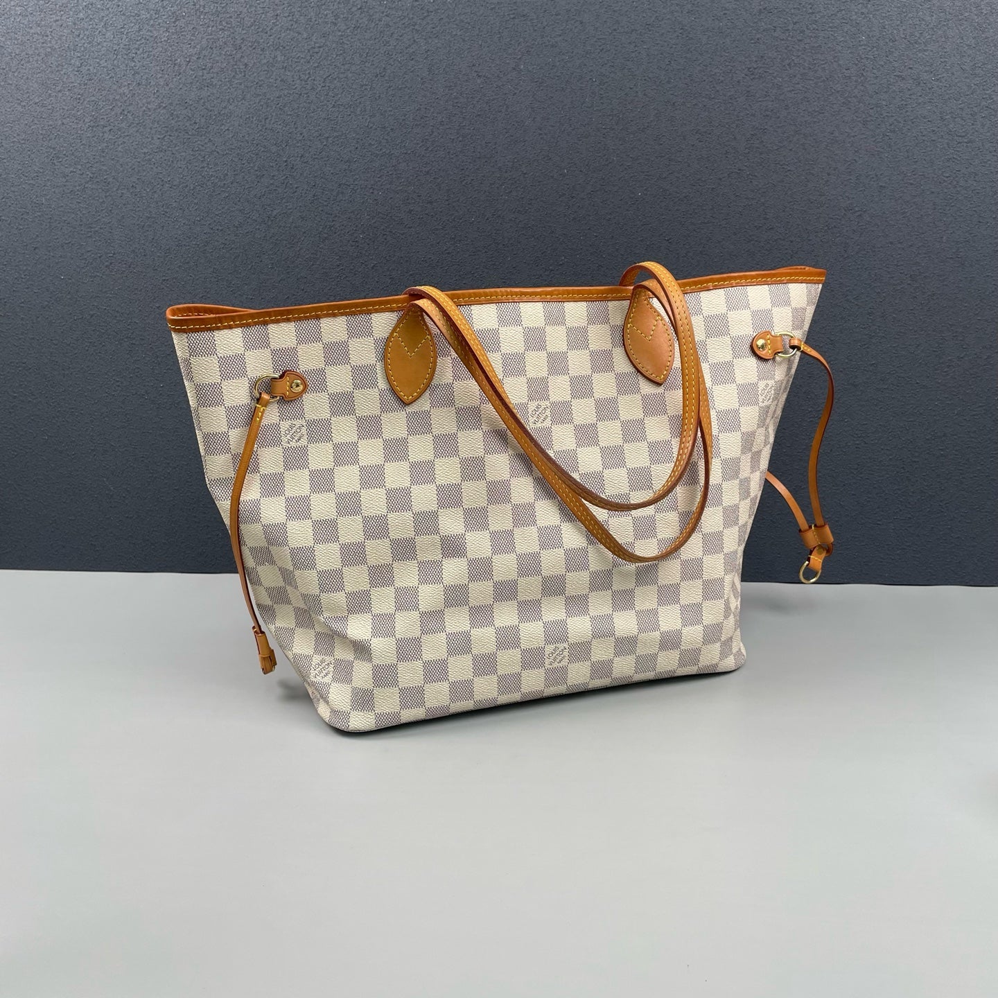 Louis Vuitton - Neverfull MM - Damier Azur coated canvas with natural cowhide leather trim - White - (Medium)