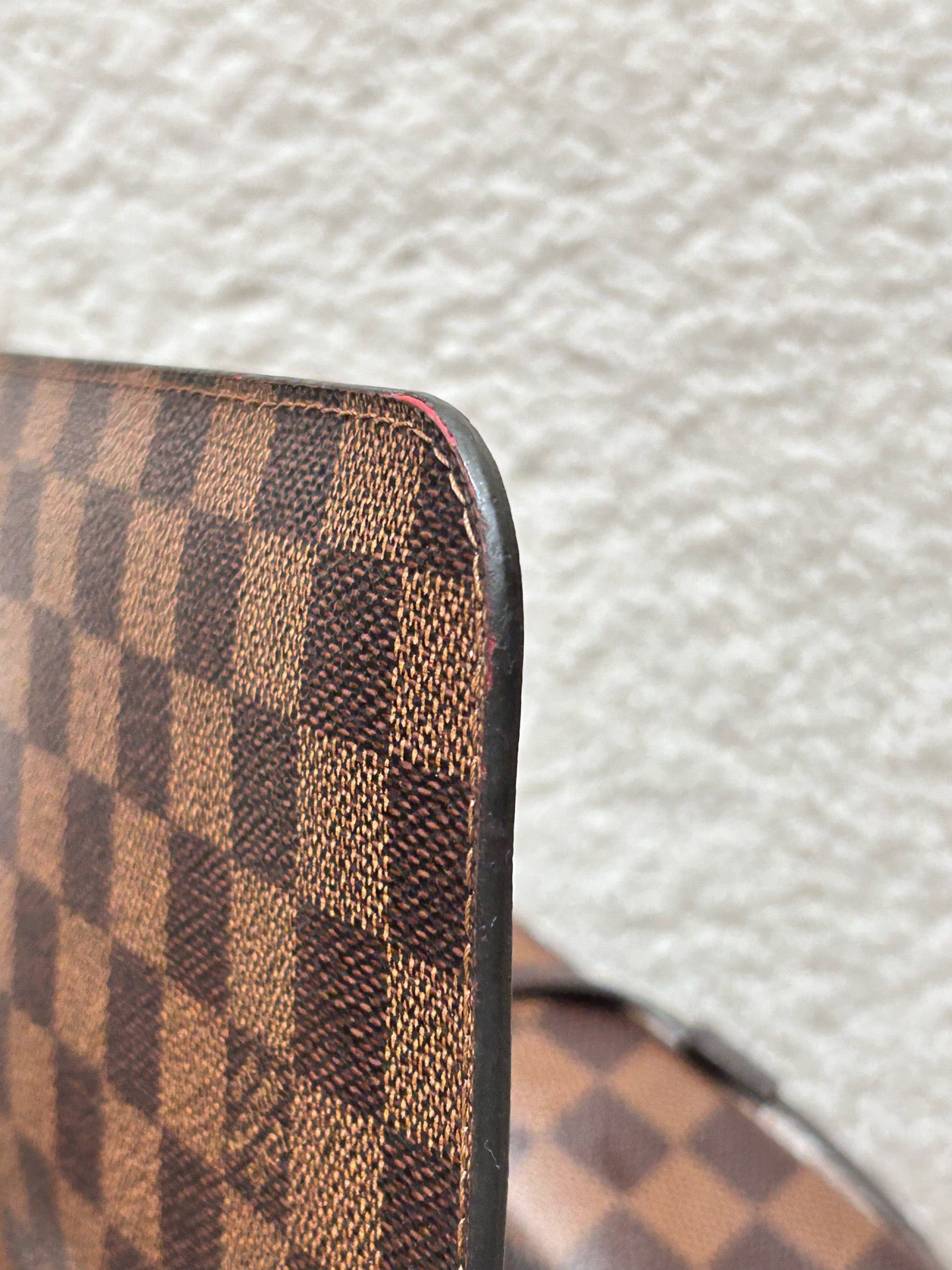 Louis Vuitton - Neverfull MM - Damier Ebene coated canvas with leather trim - Brown with red interior - (Medium)