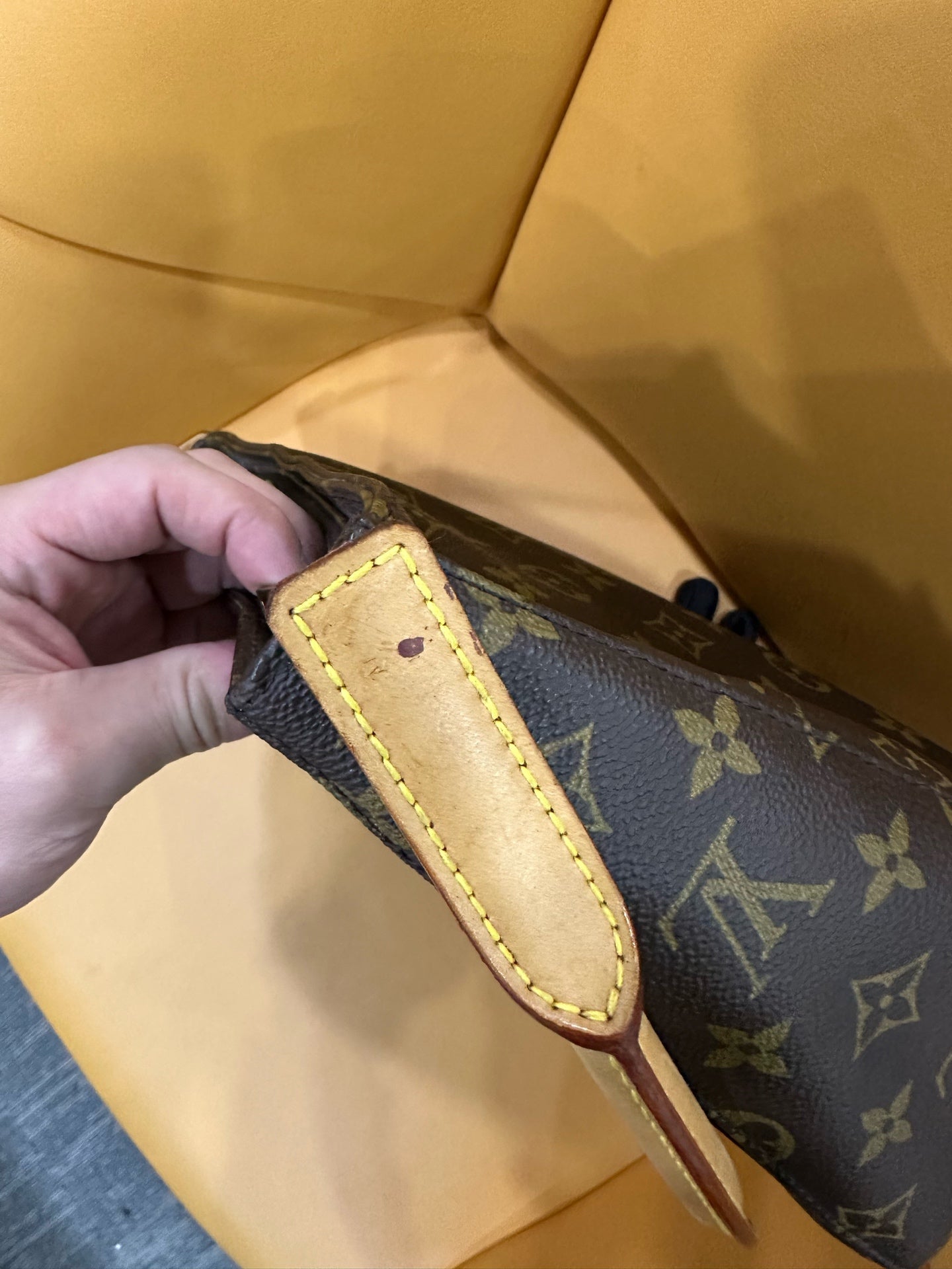 Louis Vuitton - Loop Bag - Monogram canvas with Vachetta leather trim - Brown - (Medium)