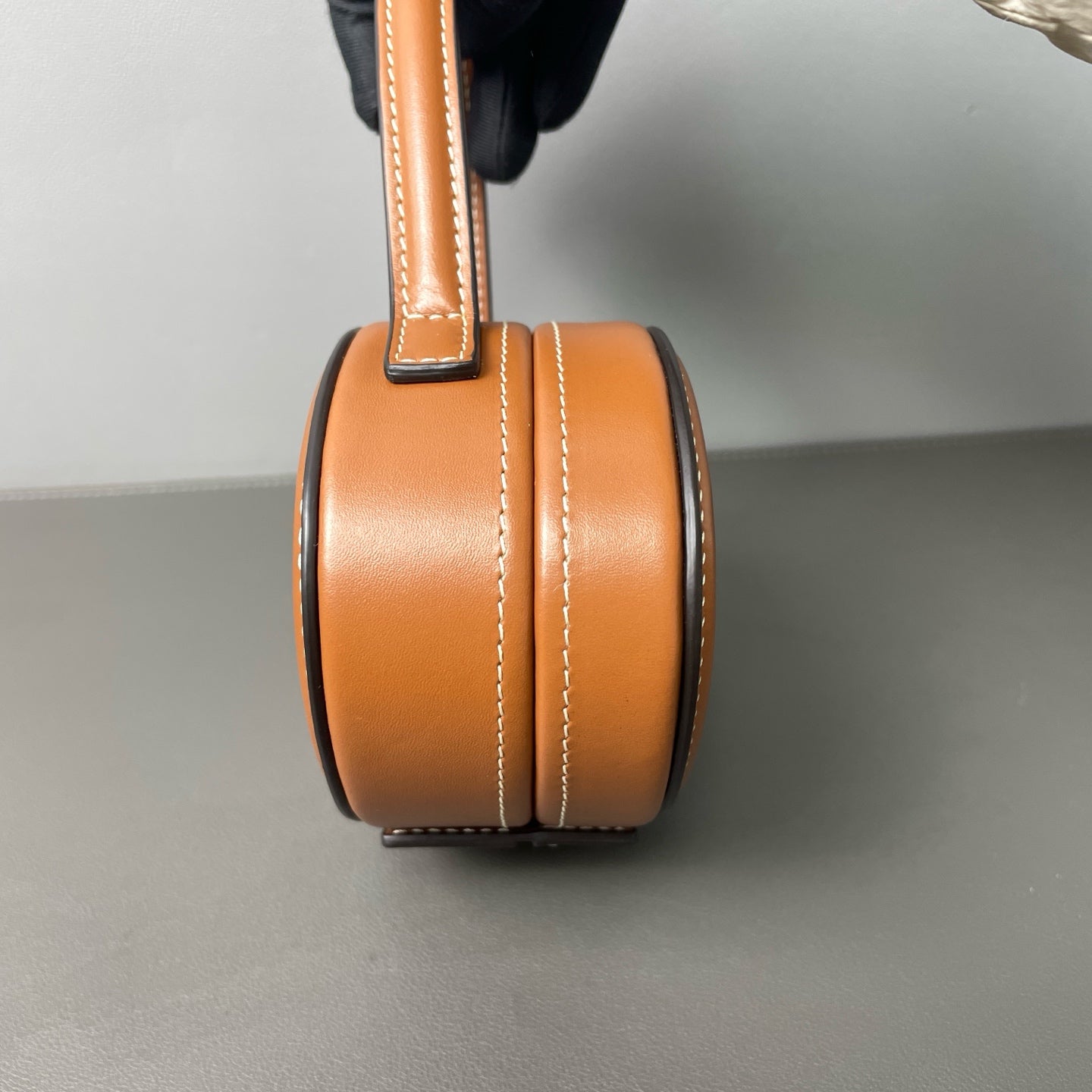 Celine - Cuir Triomphe Oval Box Bag - Leather - Camel - (mini)