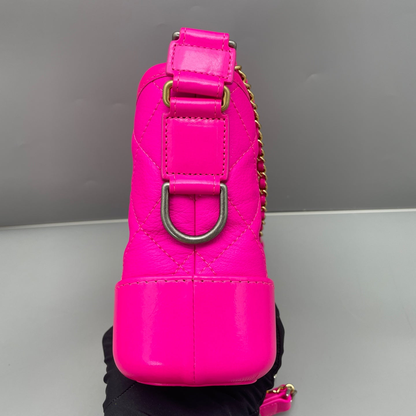 Chanel - Gabrielle Hobo Bag Small - Aged calfskin leather and smooth calfskin leather - Rose Red with Mixed-Tone Hardware - (small)
