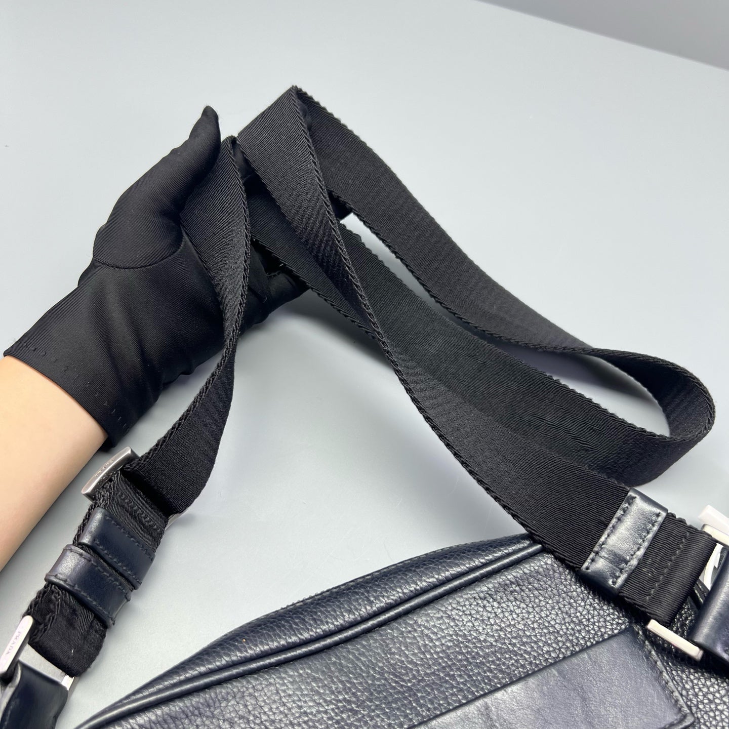 Prada - Crossbody Messenger Bag - Pebbled leather - Navy - (medium)