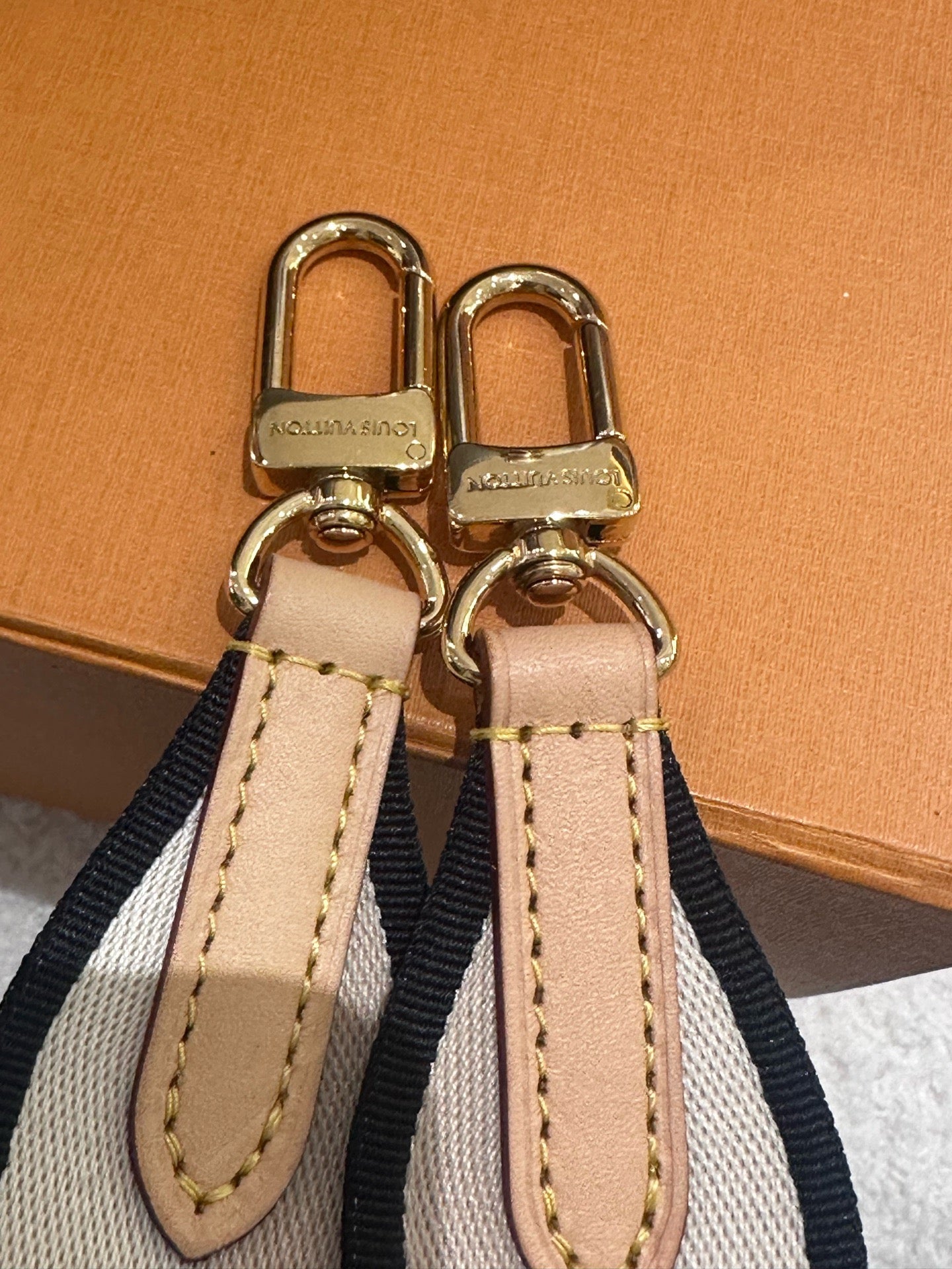 Louis Vuitton - Speedy Bandouliere 20 - Monogram coated canvas with natural Vachetta leather trim - Brown - (mini)