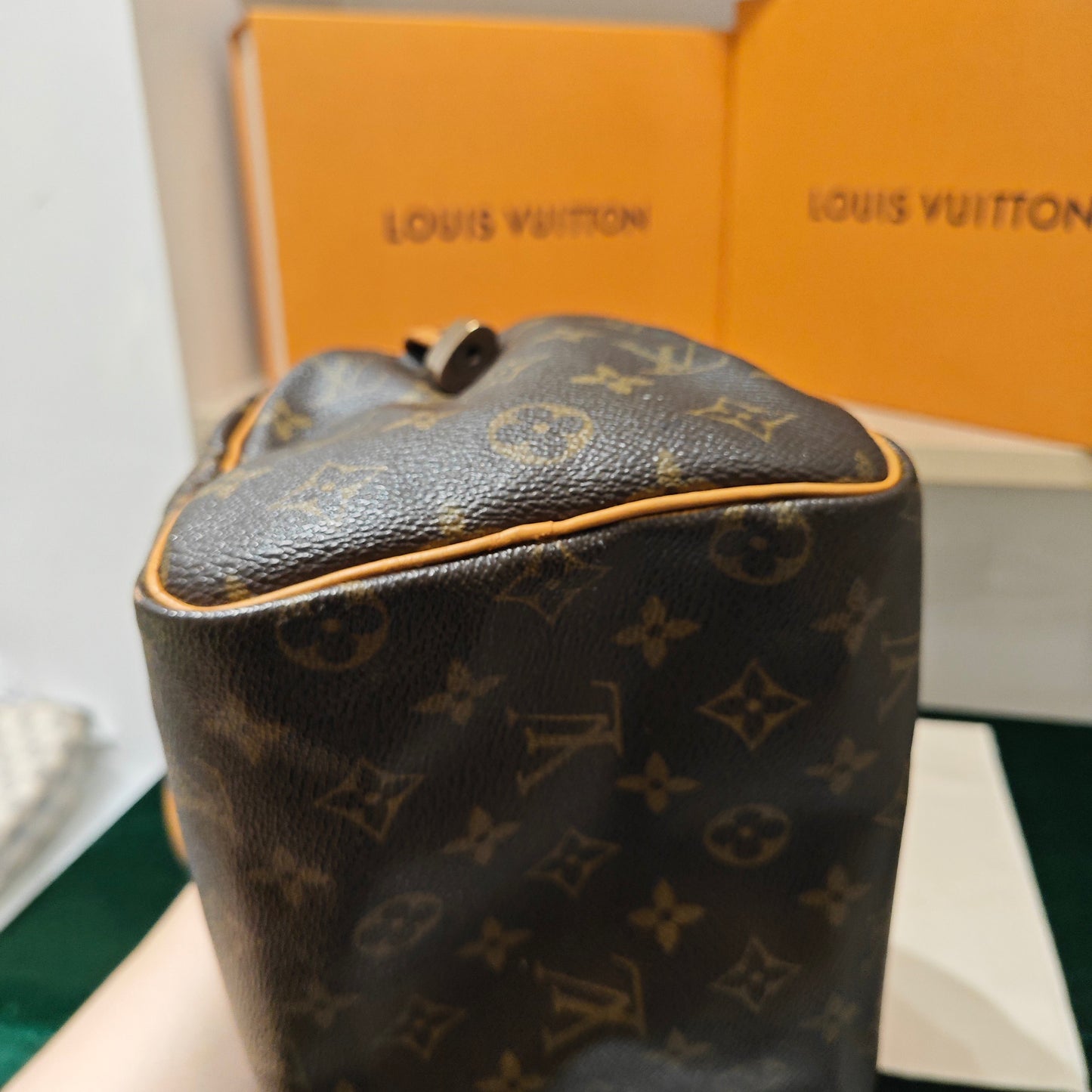 Louis Vuitton - Speedy 25 - Monogram coated canvas with Vachetta leather trim - Brown - (Small)