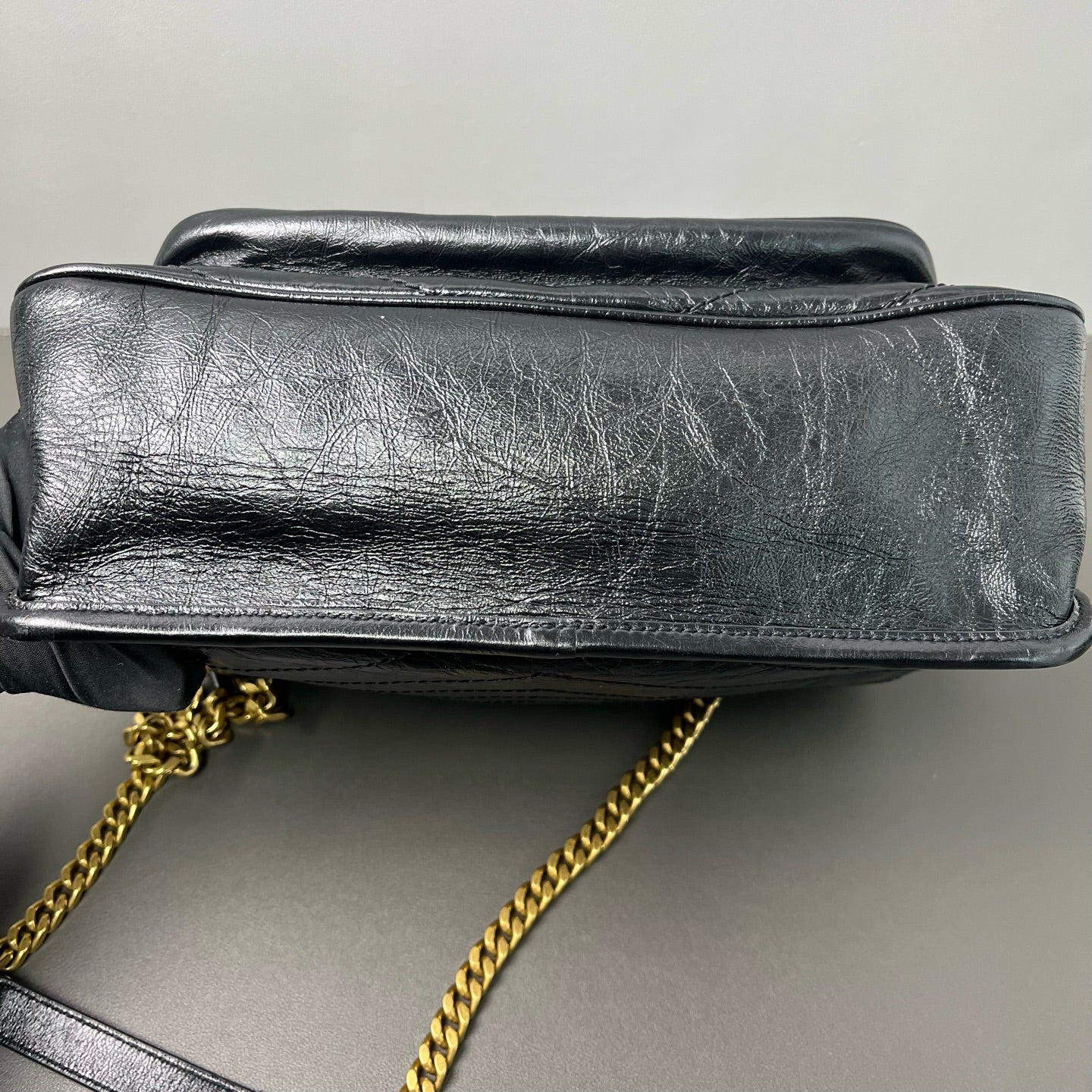 Saint Laurent - Niki Medium D-buckle - Oiled wax leather - Black - (small)