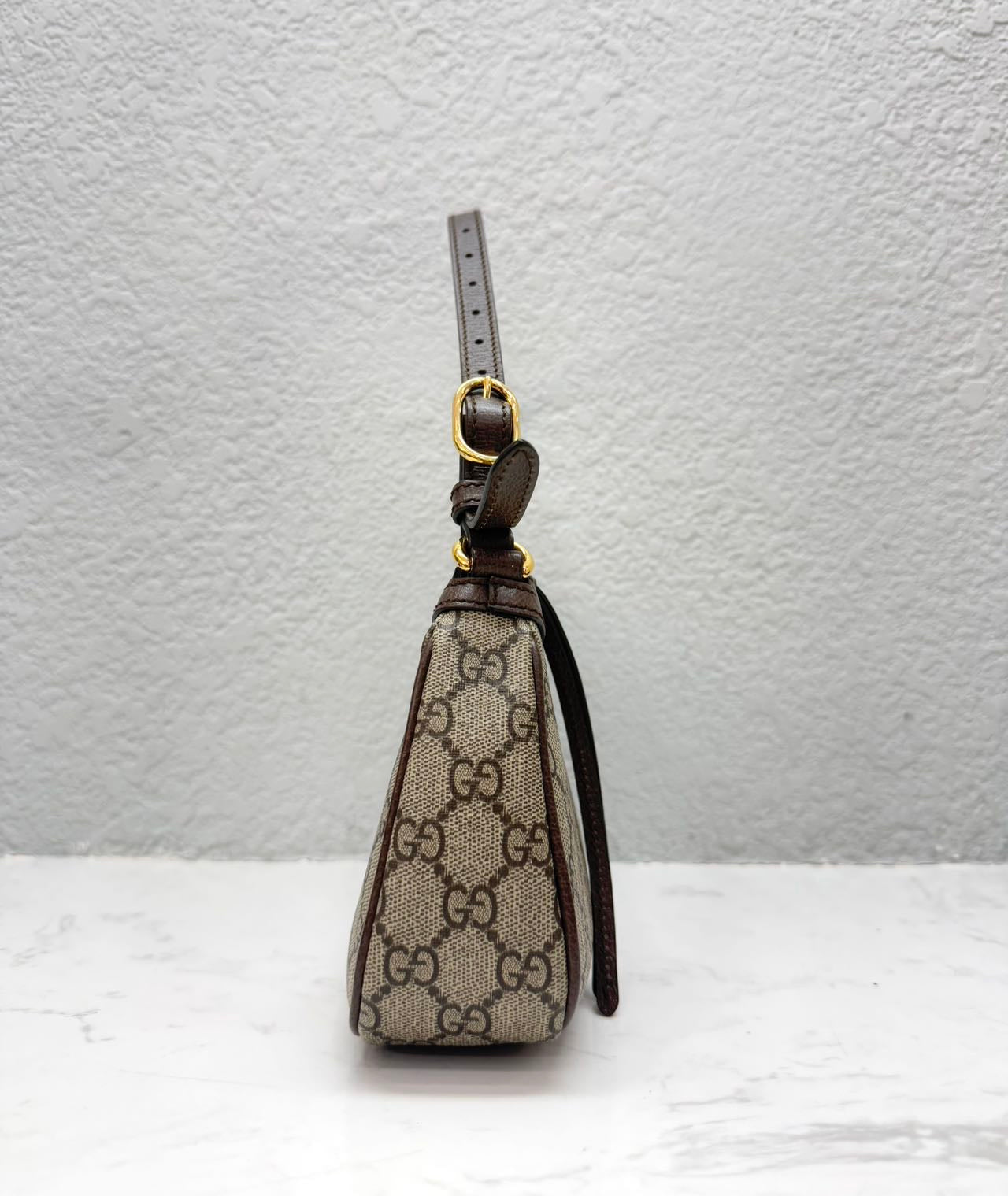 Gucci - GG Supreme Monogram Baguette Shoulder Bag - GG Supreme canvas with leather trim - Beige and Brown with Gold-Tone Hardware - (mini)