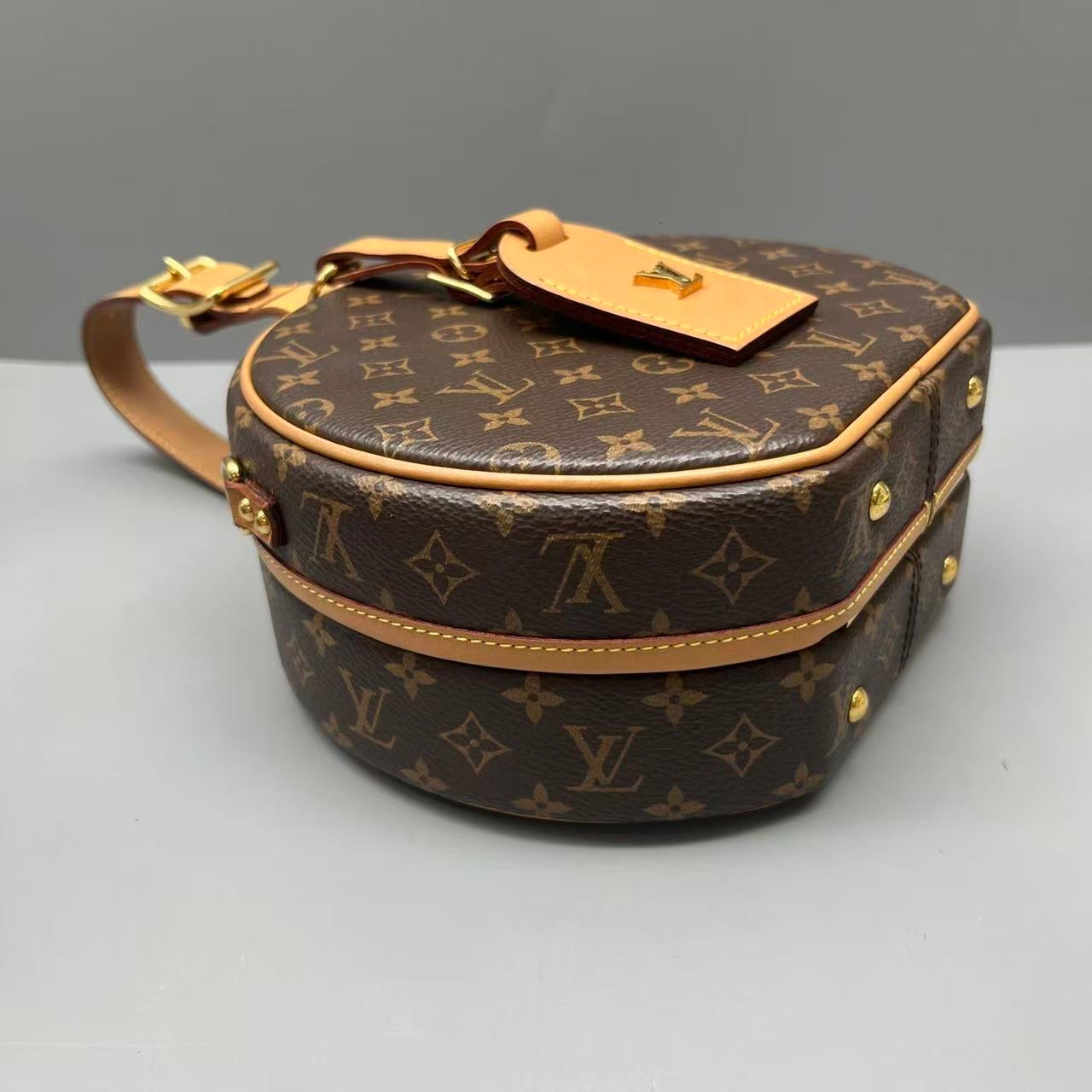 Louis Vuitton - Petite Boite Chapeau - Monogram coated canvas with Vachetta leather trim - Brown - (mini)