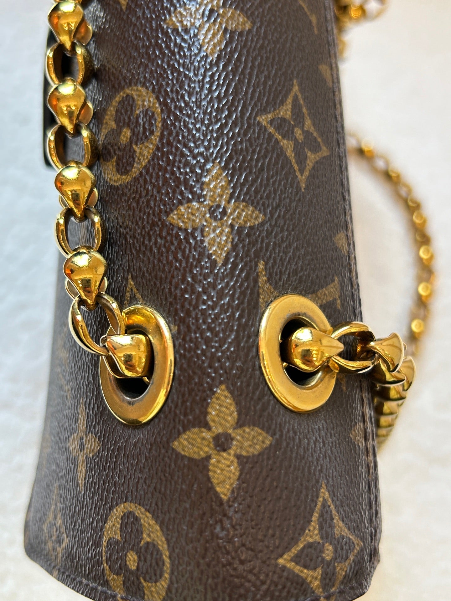 Louis Vuitton - Victoria Chain Bag - Monogram coated canvas with grained leather - Brown and Black - (small)