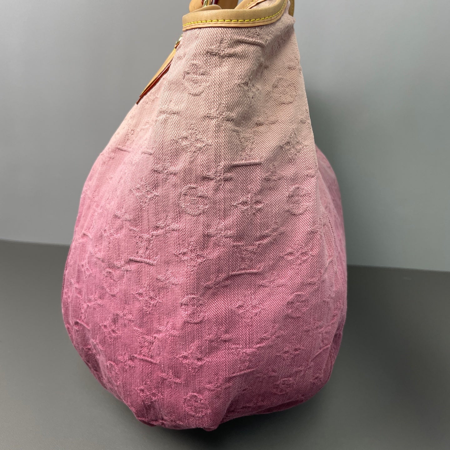 Louis Vuitton - Gradient Denim Hobo - Denim with Vachetta leather trim - Pink - (Large)