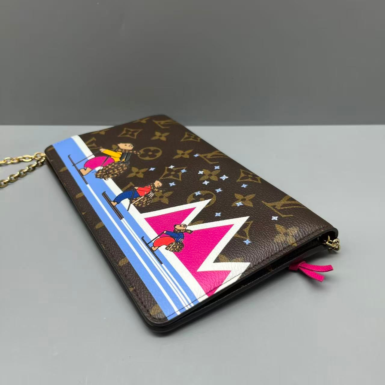 Louis Vuitton - Pochette Félicie Christmas Animation - Monogram coated canvas with leather trim - Brown with multicolour print - (mini)