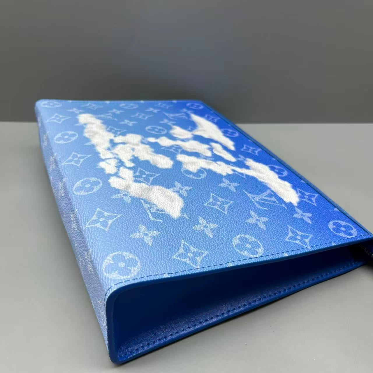 Louis Vuitton - Pochette Voyage MM Clouds - Monogram coated canvas with leather trim - Blue - (medium)