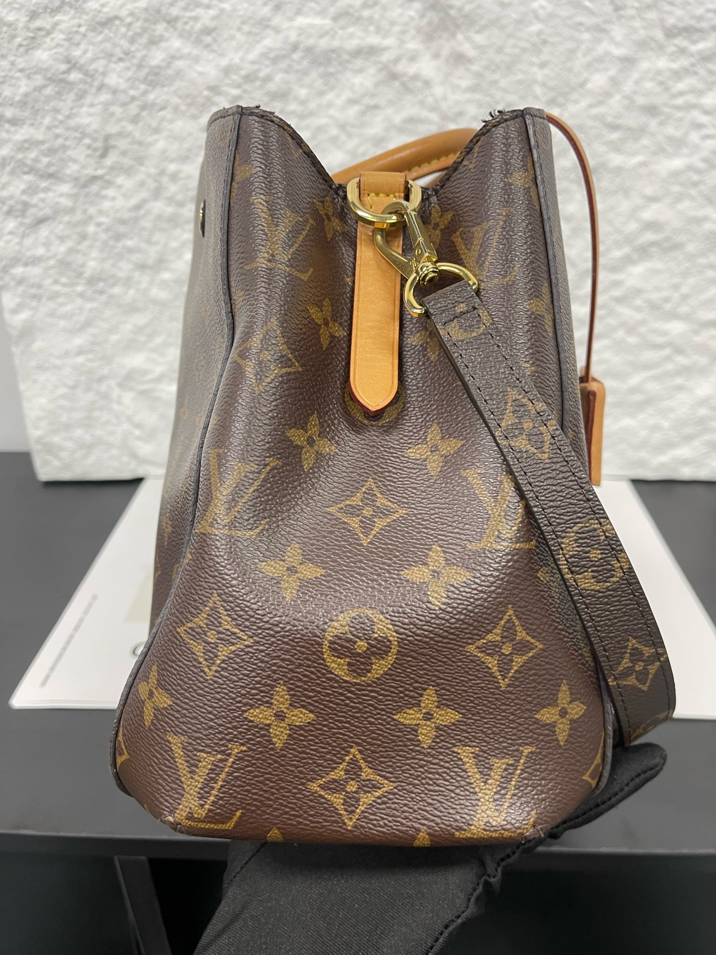 Louis Vuitton - Montaigne MM - Monogram coated canvas with Vachetta leather trim - Brown - (medium)