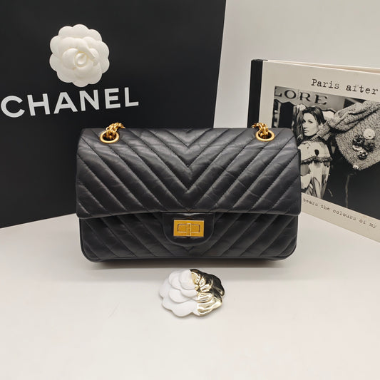 Chanel - 2.55 Reissue Small Flap Bag - Calfskin leather - Black - (Small)