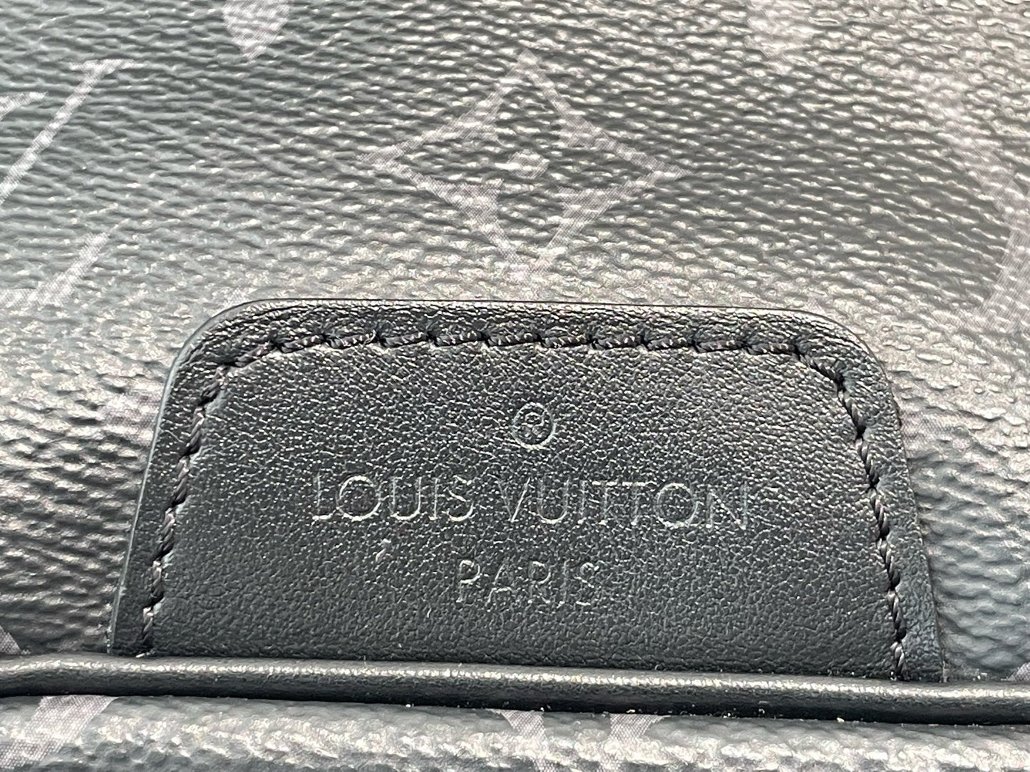 Louis Vuitton - Discovery Bum Bag - Monogram Eclipse coated canvas with leather trim - Black - (Medium)