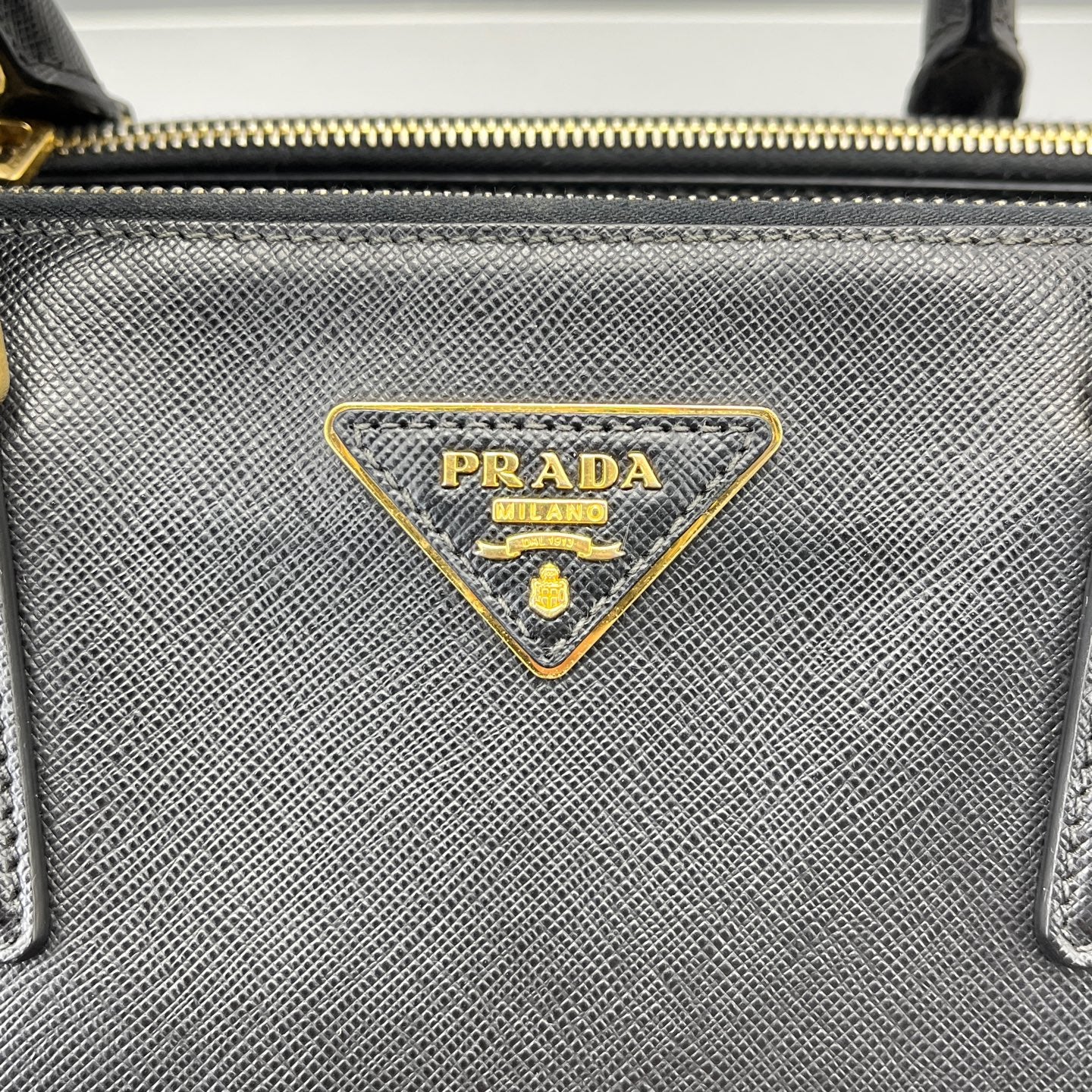 Prada - Saffiano Lux Double-Zip Tote (Galleria Bag) - Saffiano leather - Black - (medium)