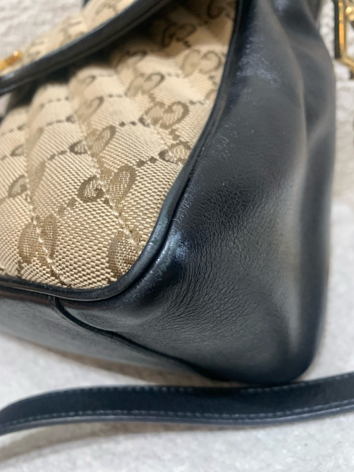 Gucci - Marmont Top Handle Messenger Bag - GG Supreme coated canvas with leather trim - Beige and Black with Gold-tone hardware - (Medium)