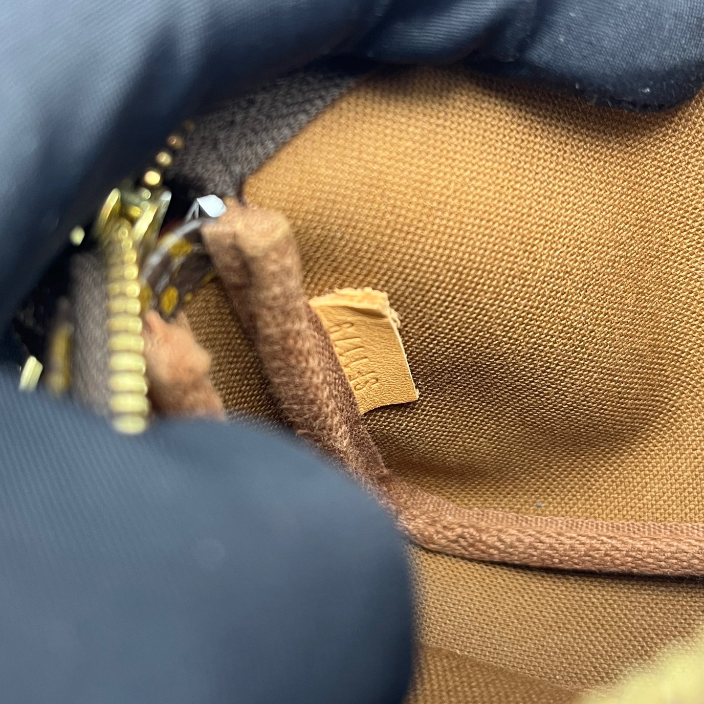Louis Vuitton - Mini Pochette Accessoires - Monogram coated canvas with Vachetta leather trim and textile lining - Brown - (mini)