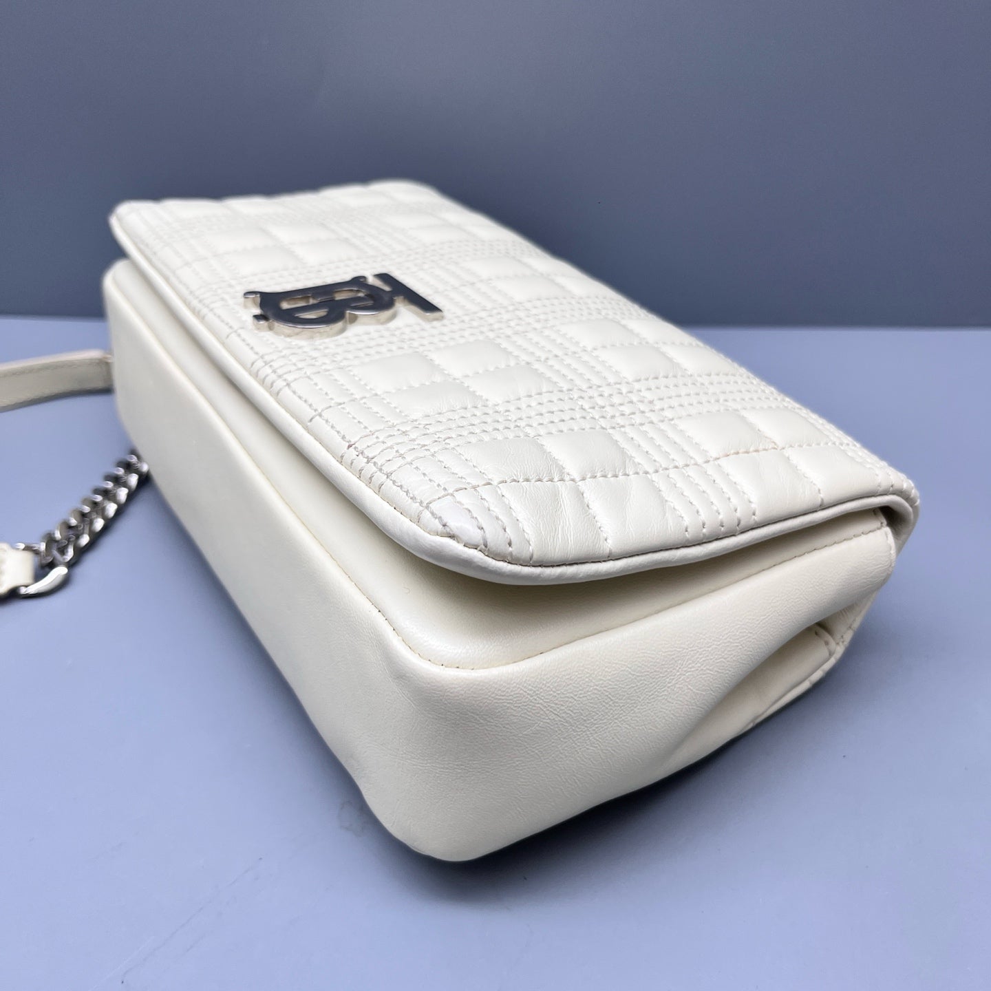 Burberry - Lola Chain Bag - Quilted lambskin leather - White - (Small)