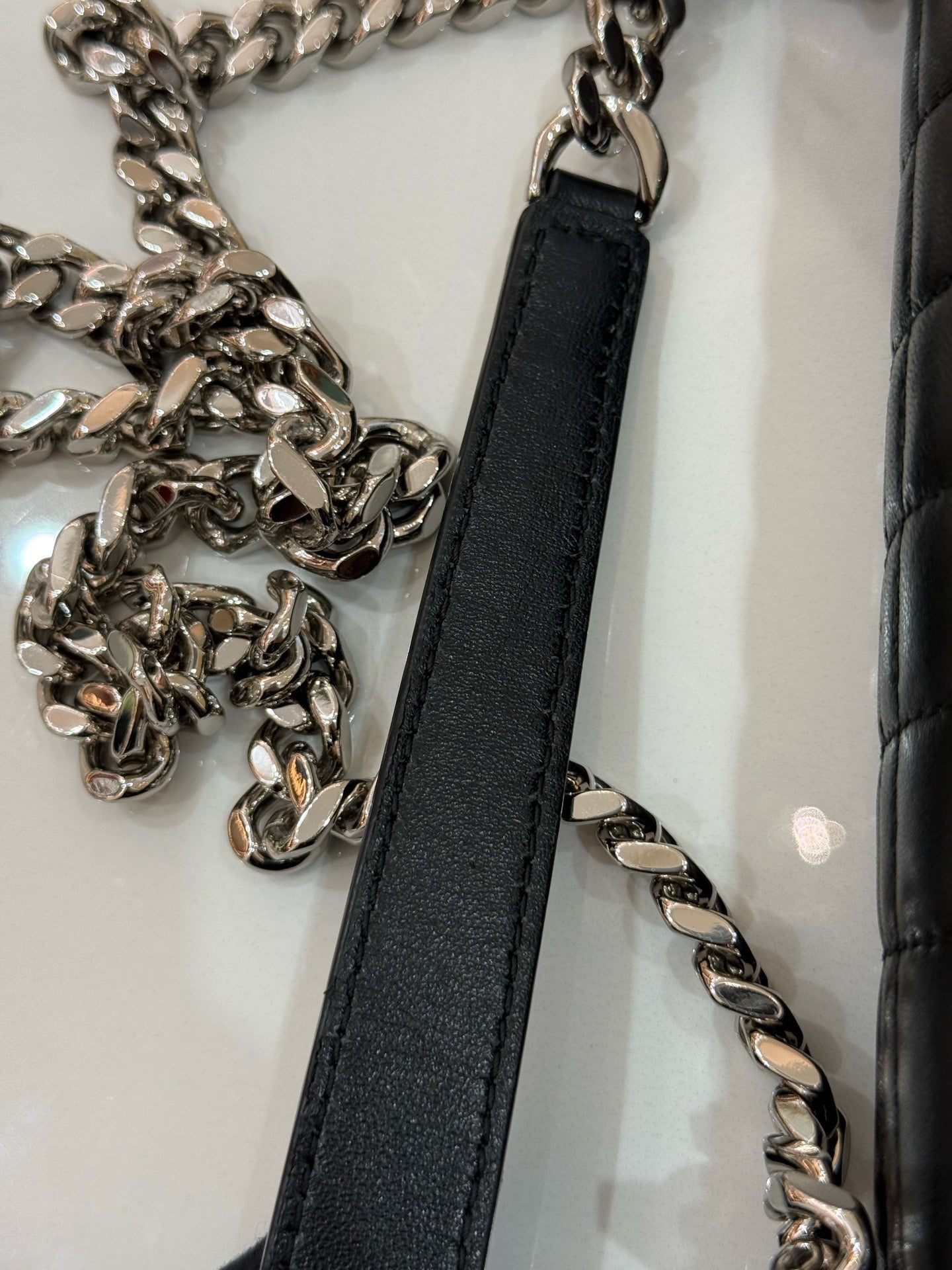 Burberry - Small Lola Bag - Lambskin leather - Black - (Small)