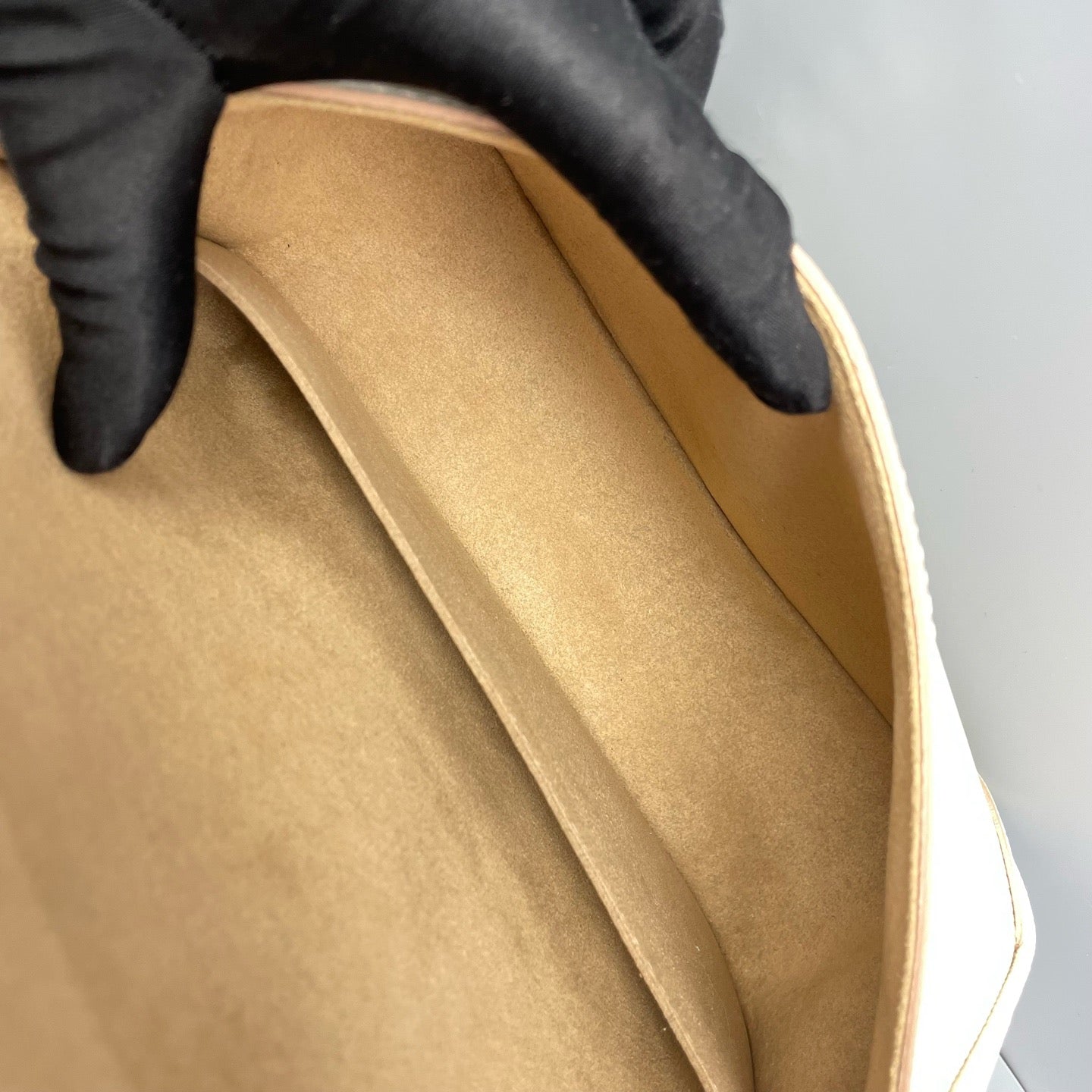 Louis Vuitton - Baguette Shoulder Bag - Epi leather - White - (Small)