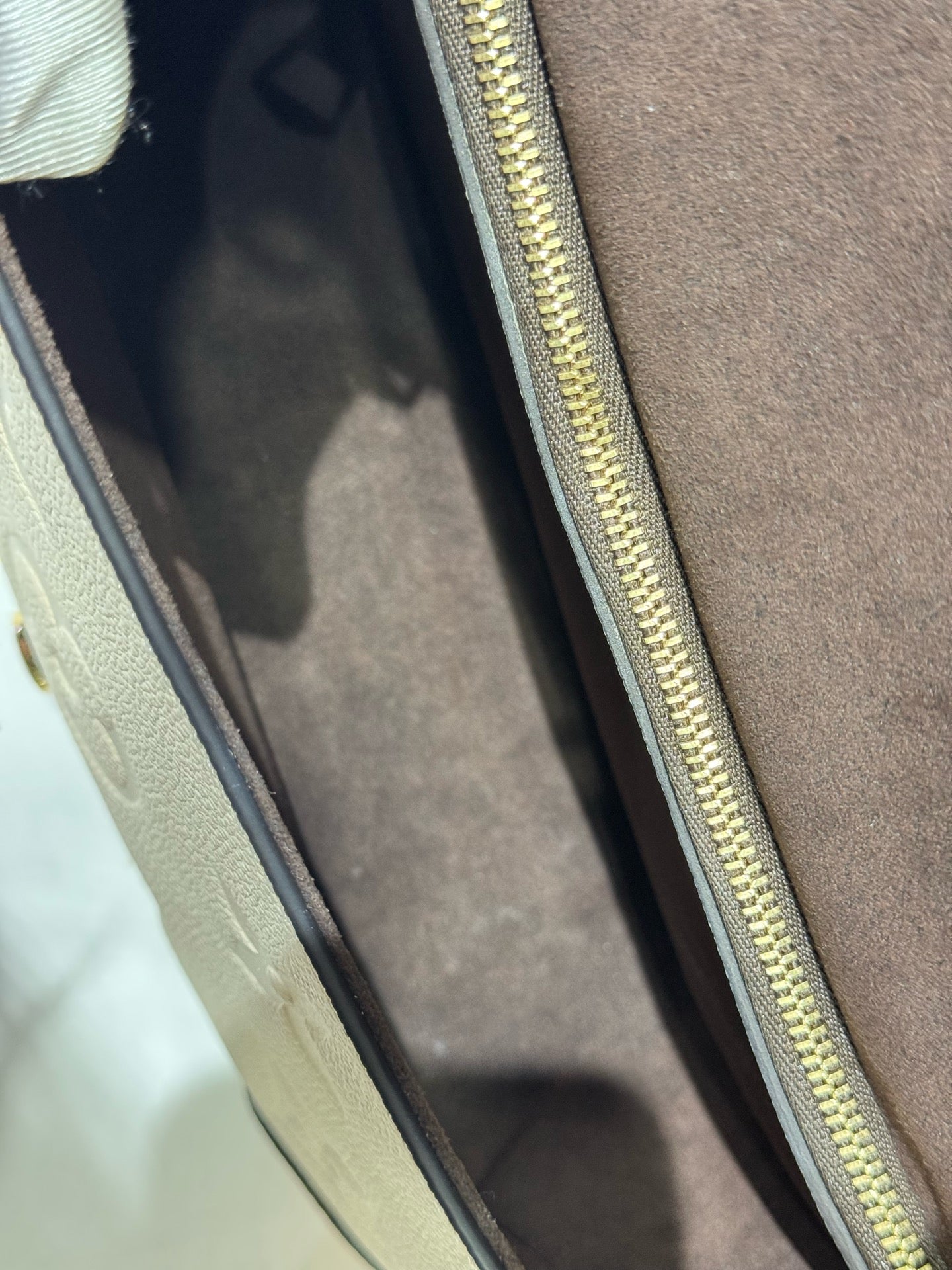 Louis Vuitton - Dione Baguette - Leather - White - (medium)