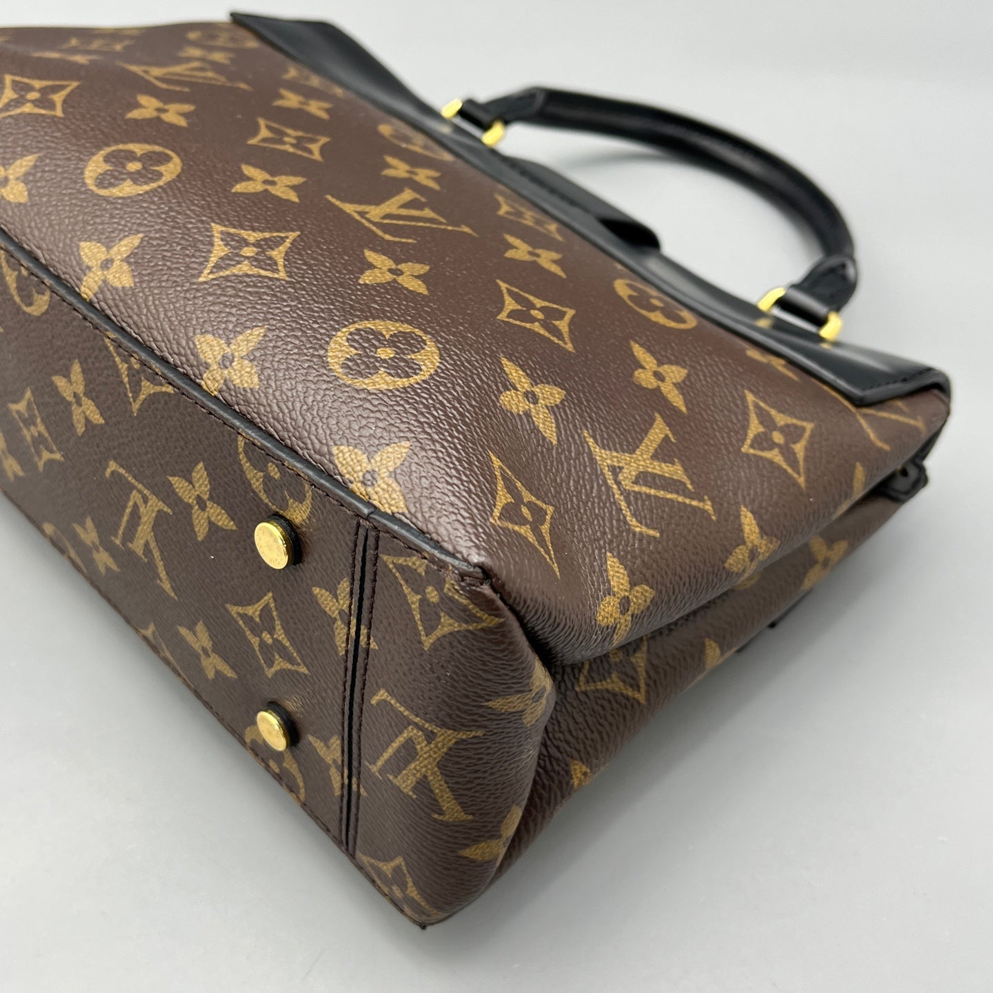 Louis Vuitton - One Handle Flap Bag - Monogram coated canvas and smooth cowhide leather - Brown and Black with Gold-Tone Hardware - (small)