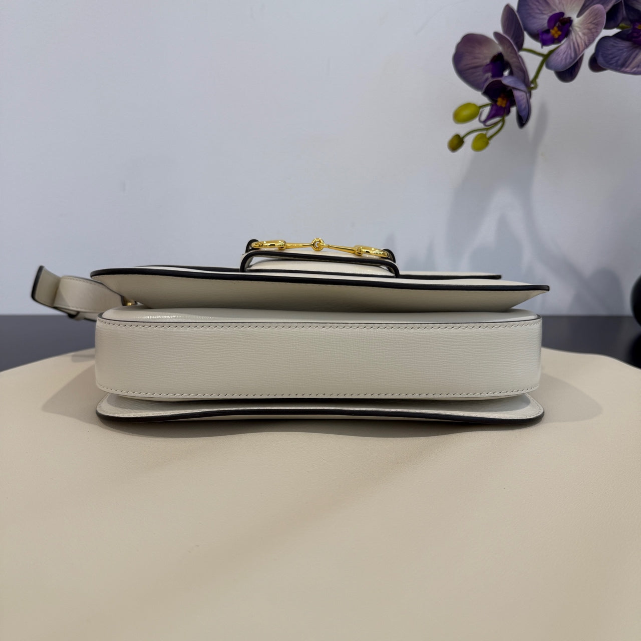 Gucci - Horsebit 1955 Messenger Bag - Textured leather - White with black trim - (medium)