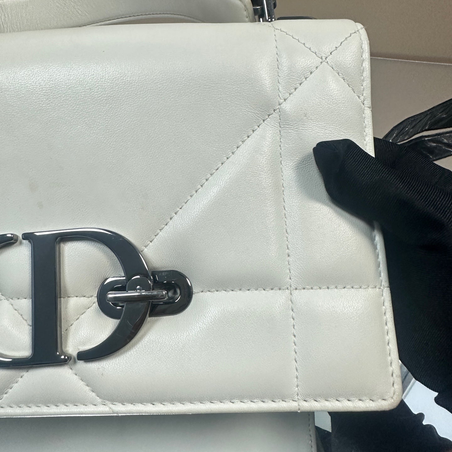 Dior - Montaigne 30 - Leather - White with Black Hardware - (medium)