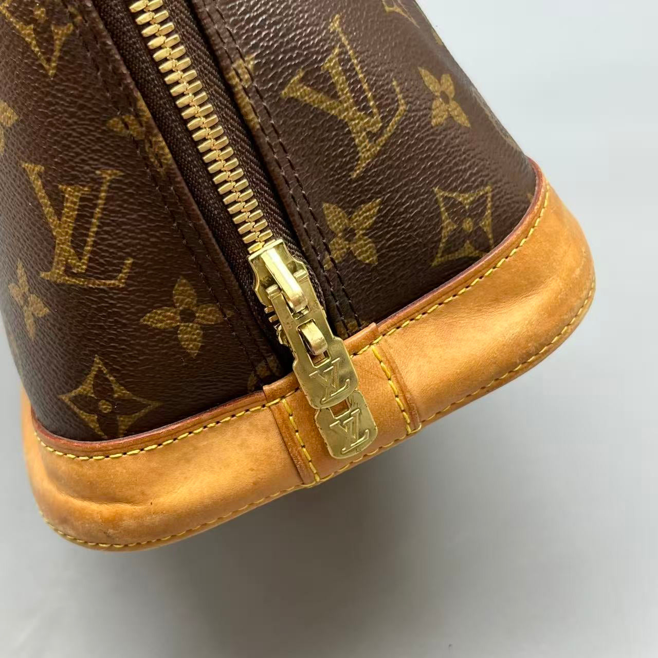 Louis Vuitton - Alma PM - Monogram canvas with Vachetta leather trim - Brown - (Medium)