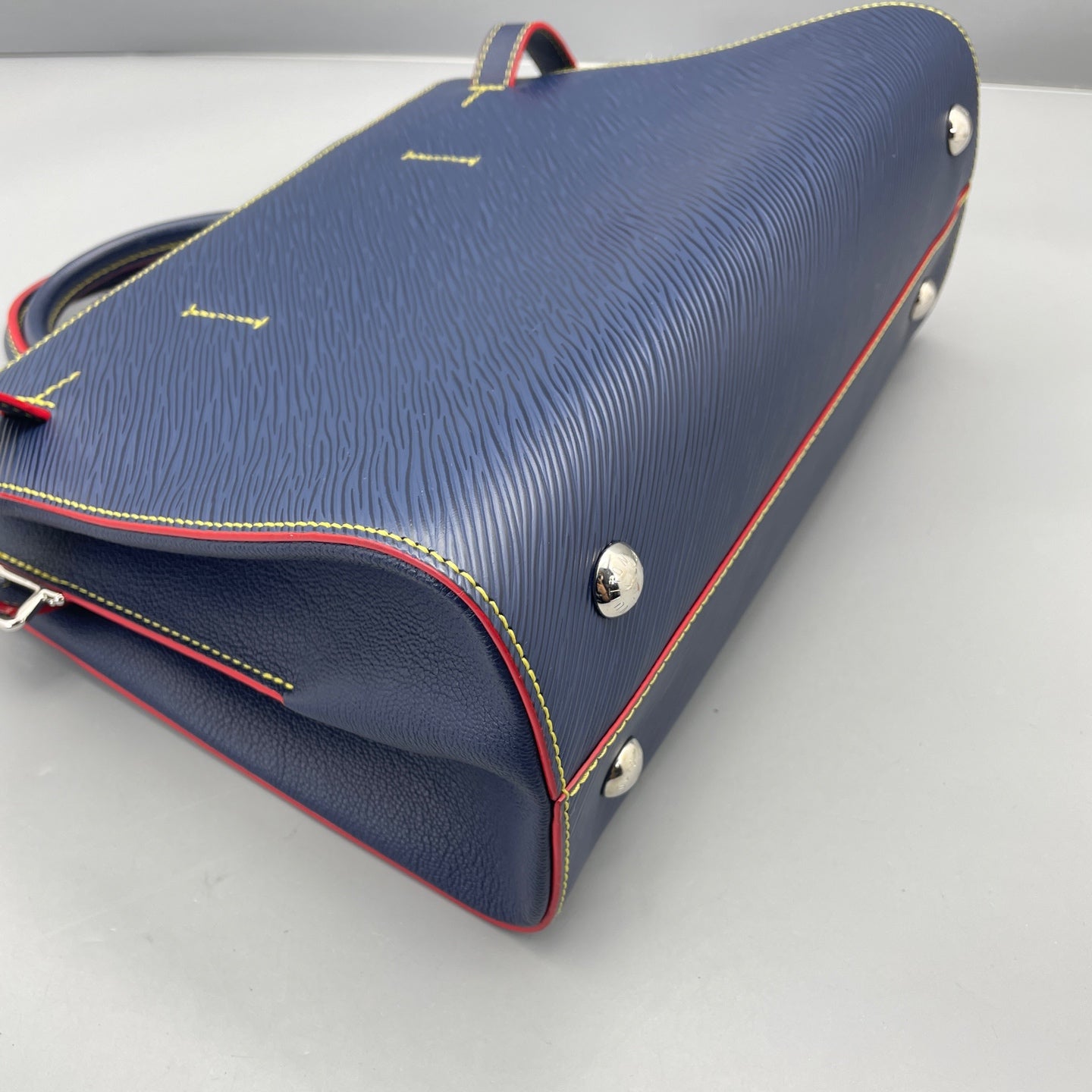 Louis Vuitton - Twist Tote - Epi leather - Blue - (medium)