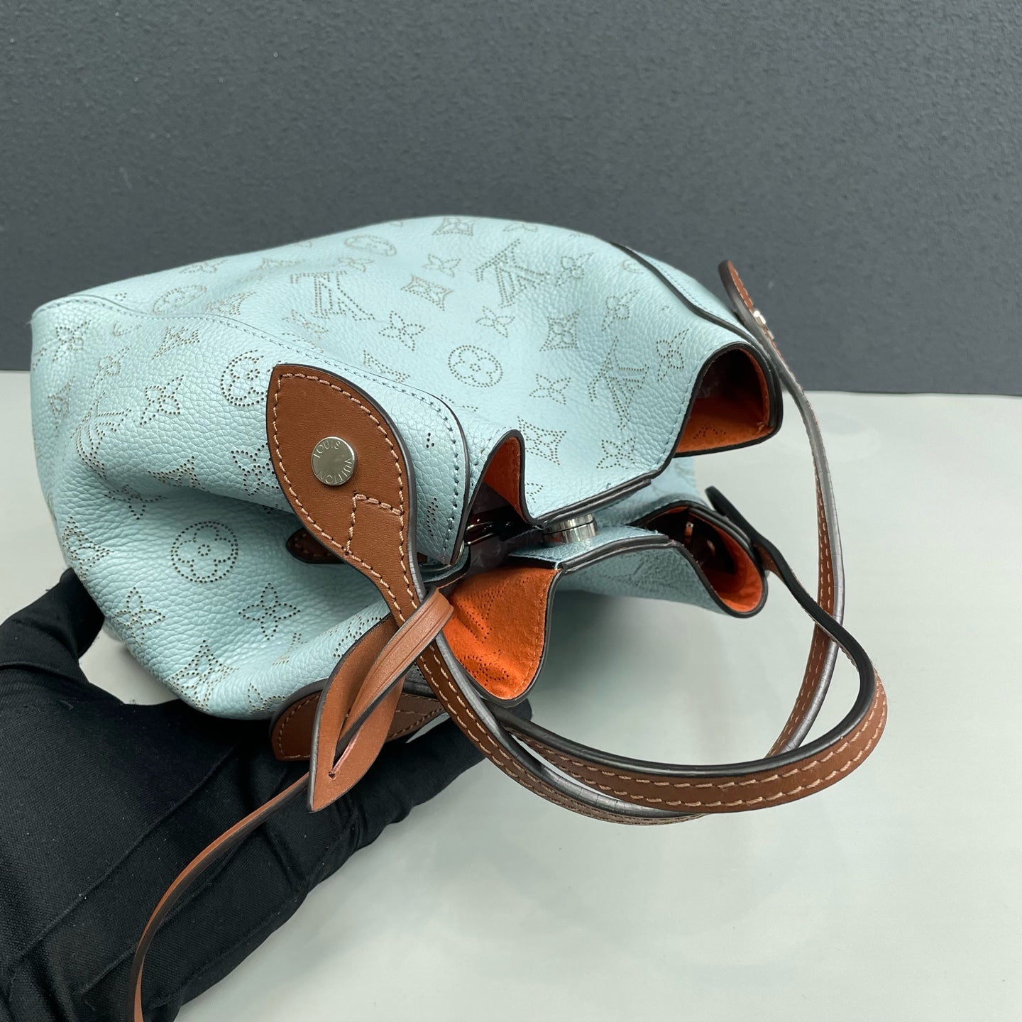 Louis Vuitton - Hina PM Bucket Bag - Perforated Mahina leather with natural leather trim - Blue - (small)