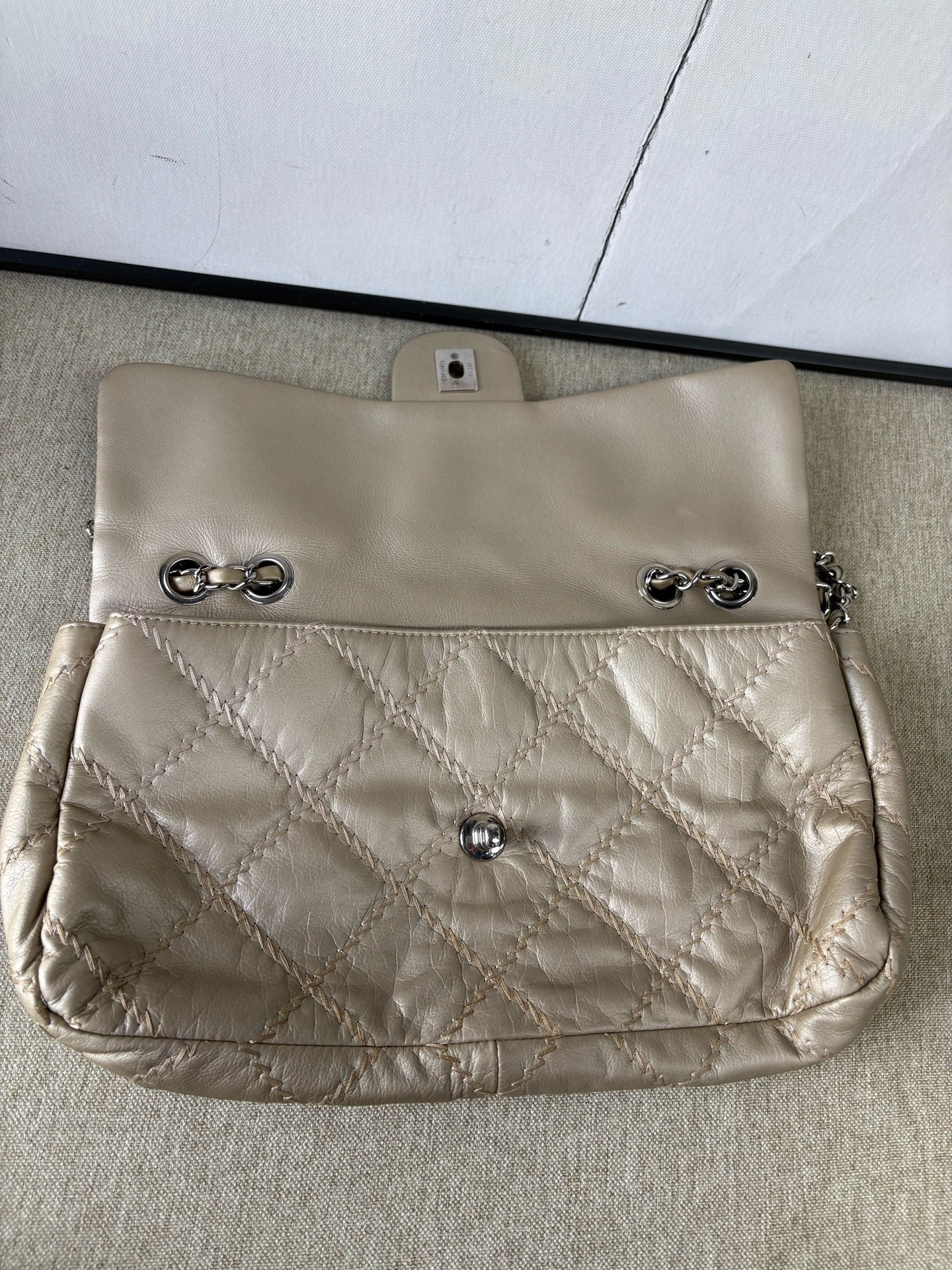 Chanel - Out-Stitched Classic Flap Shoulder Bag - Cowhide leather - Champagne - (Medium)