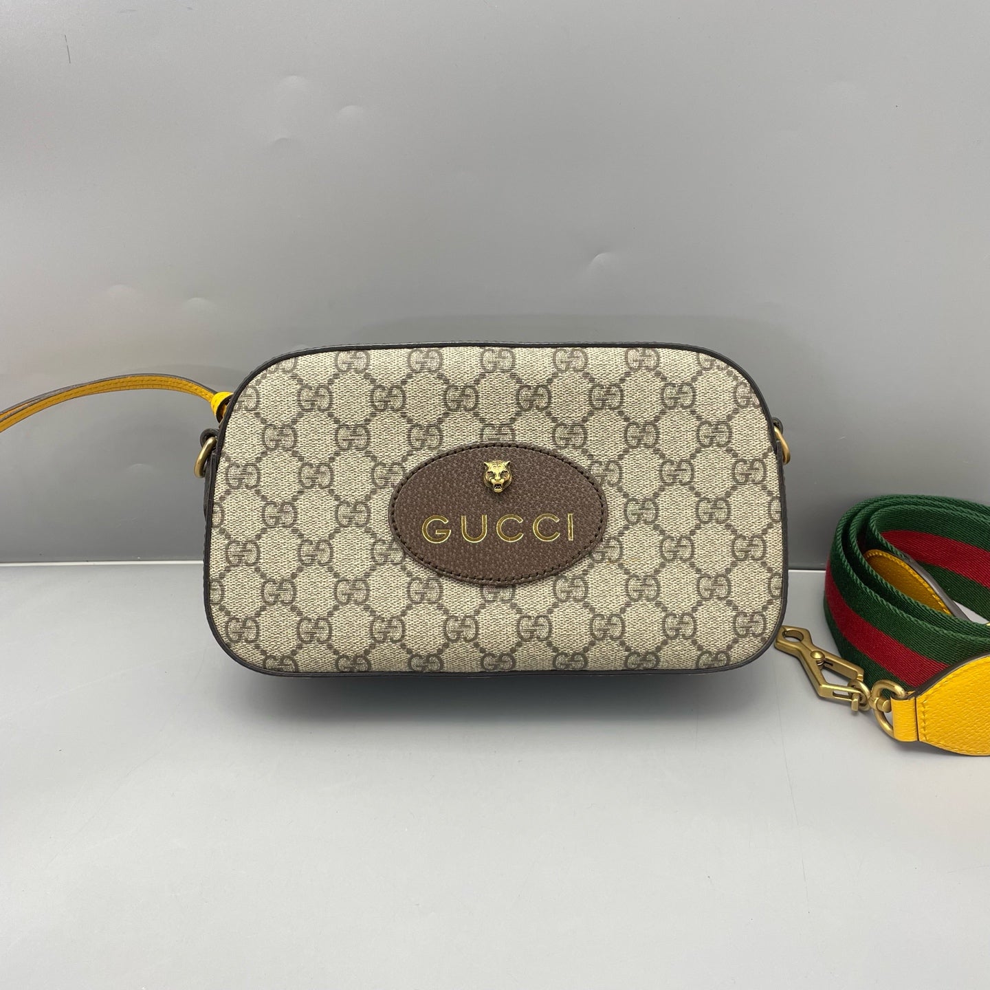Gucci - Tiger Head Camera Bag - GG Supreme canvas with grained leather trim - Brown with beige monogram and yellow accents - (Small)