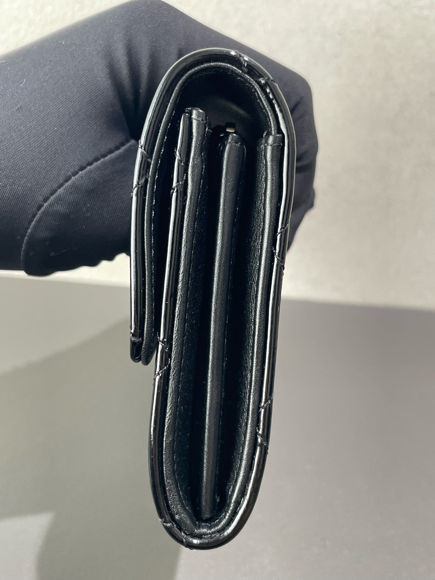 Chanel - Classic Long Flap Wallet - Patent leather - Black - (medium)