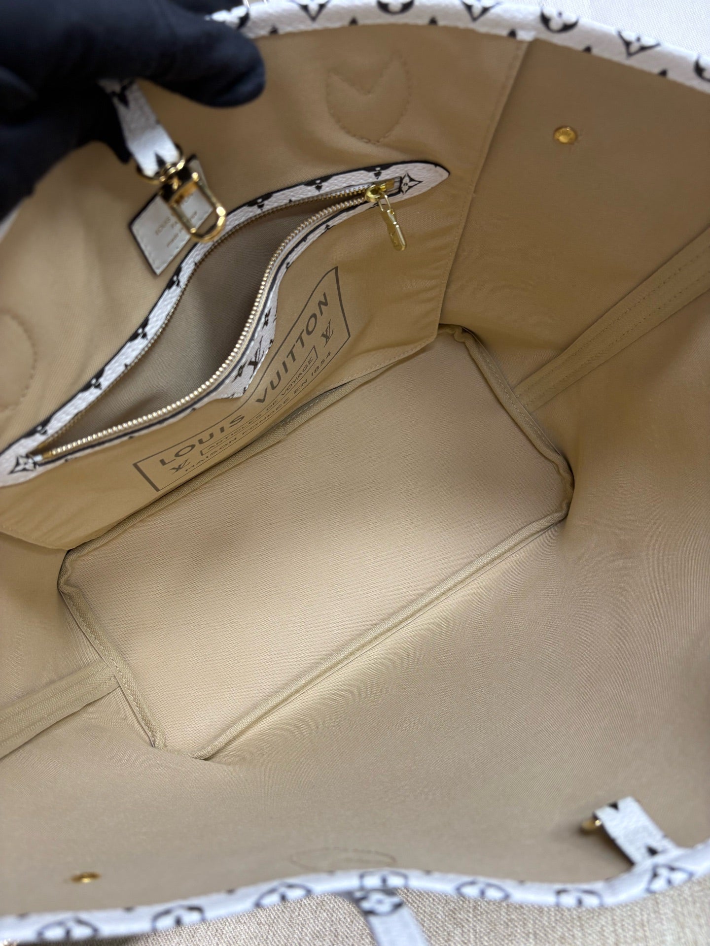 Louis Vuitton - Neverfull MM Summer Limited Edition - Monogram coated canvas with leather trim - Avocado Green and Beige with Off-White Accents - (Medium)