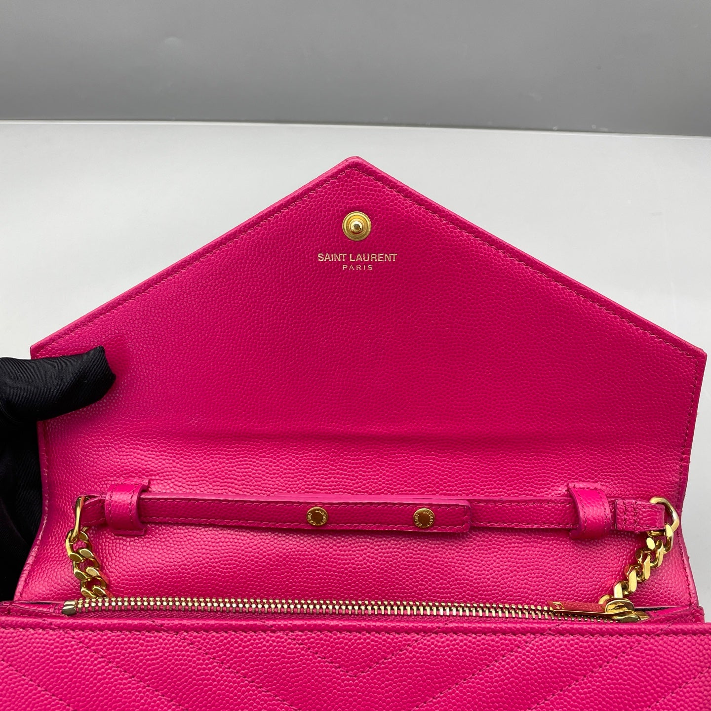 Saint Laurent - Envelope Chain Wallet (WOC) - Grained leather - Fuchsia Pink with Gold-Tone Hardware - (small)