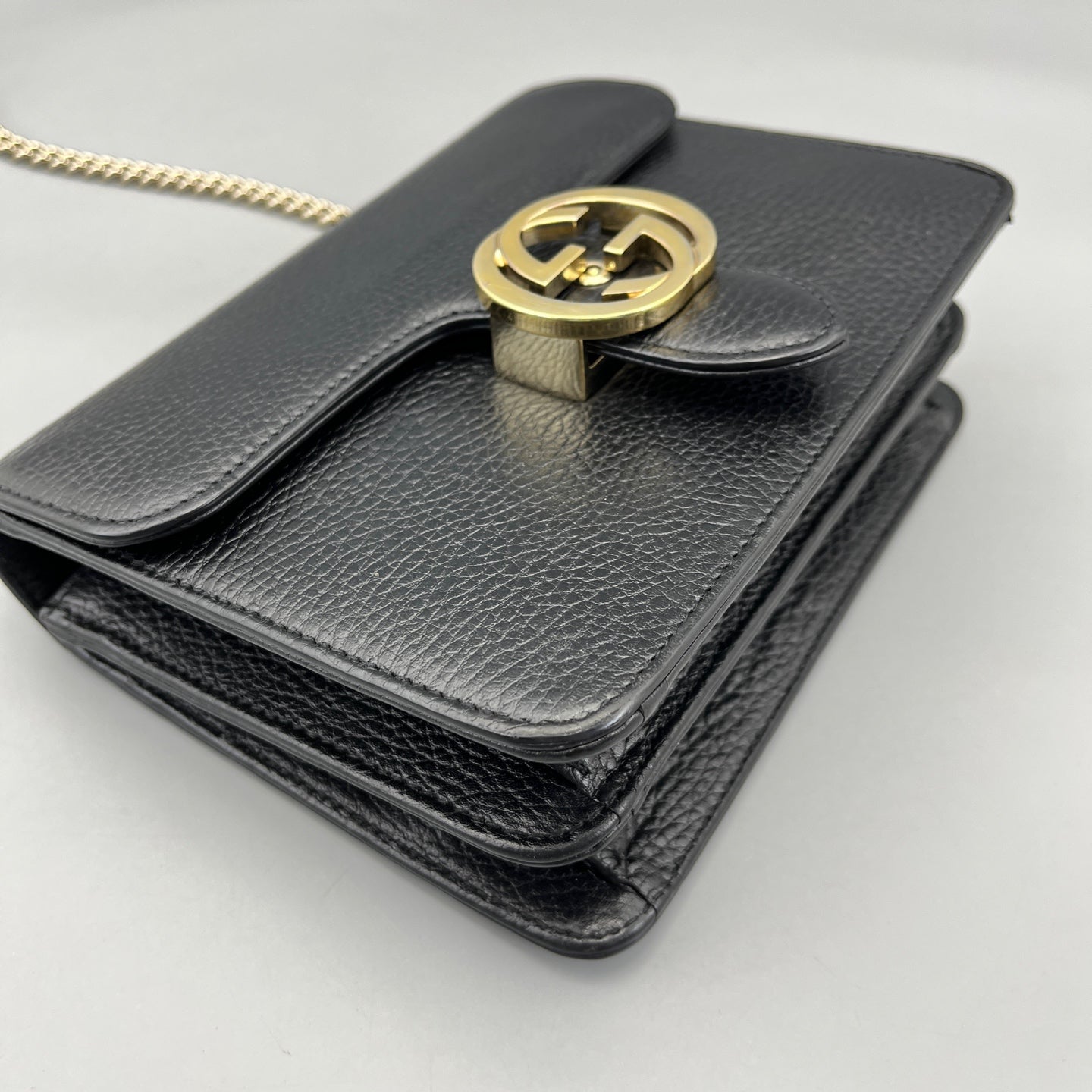 Gucci - Interlocking G Small Shoulder Bag - Grained leather - Black - (small)