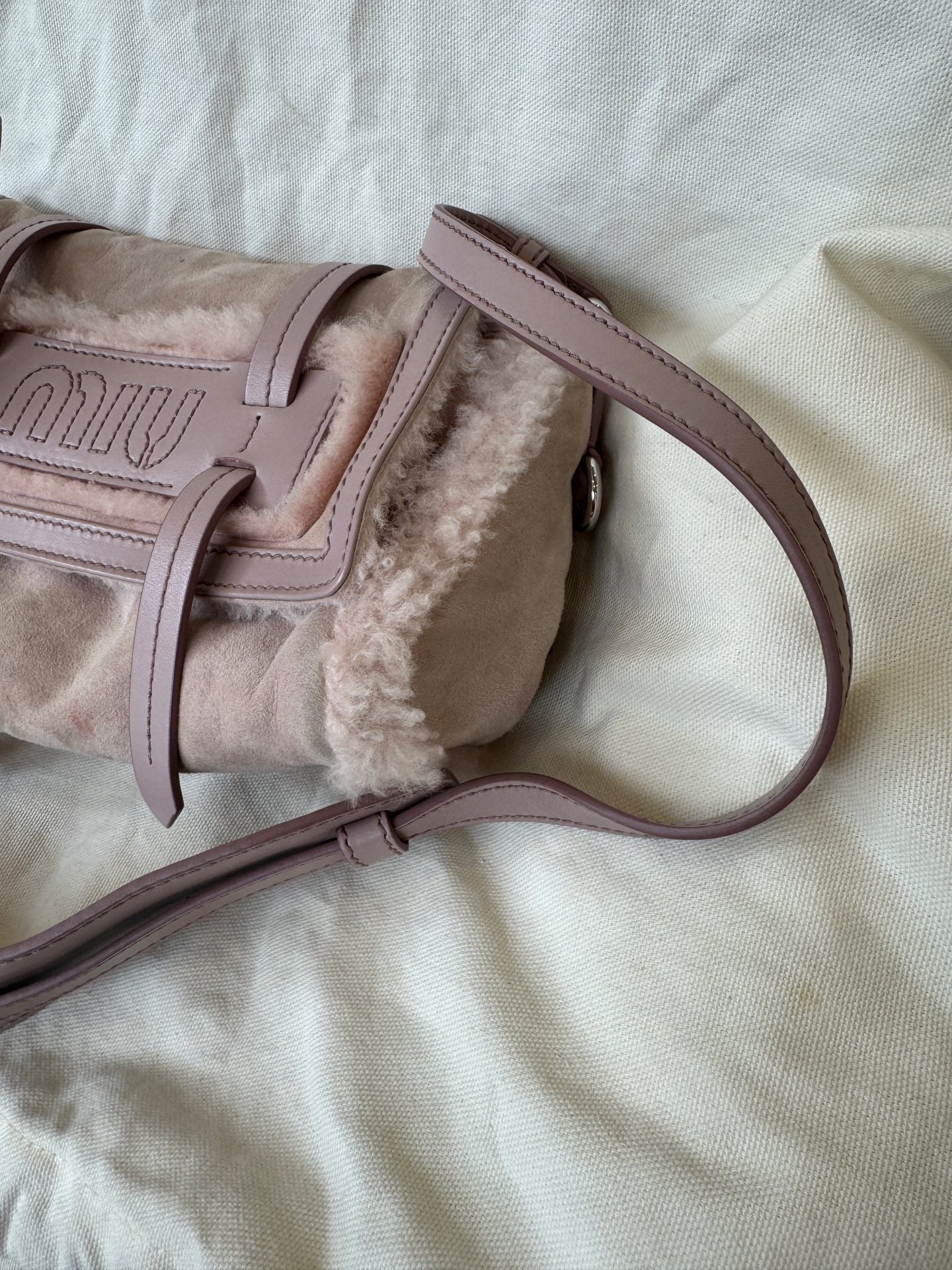 Miu Miu - 5BD097 Messenger Bag - Lambskin suede and shearling - Pink - (medium)