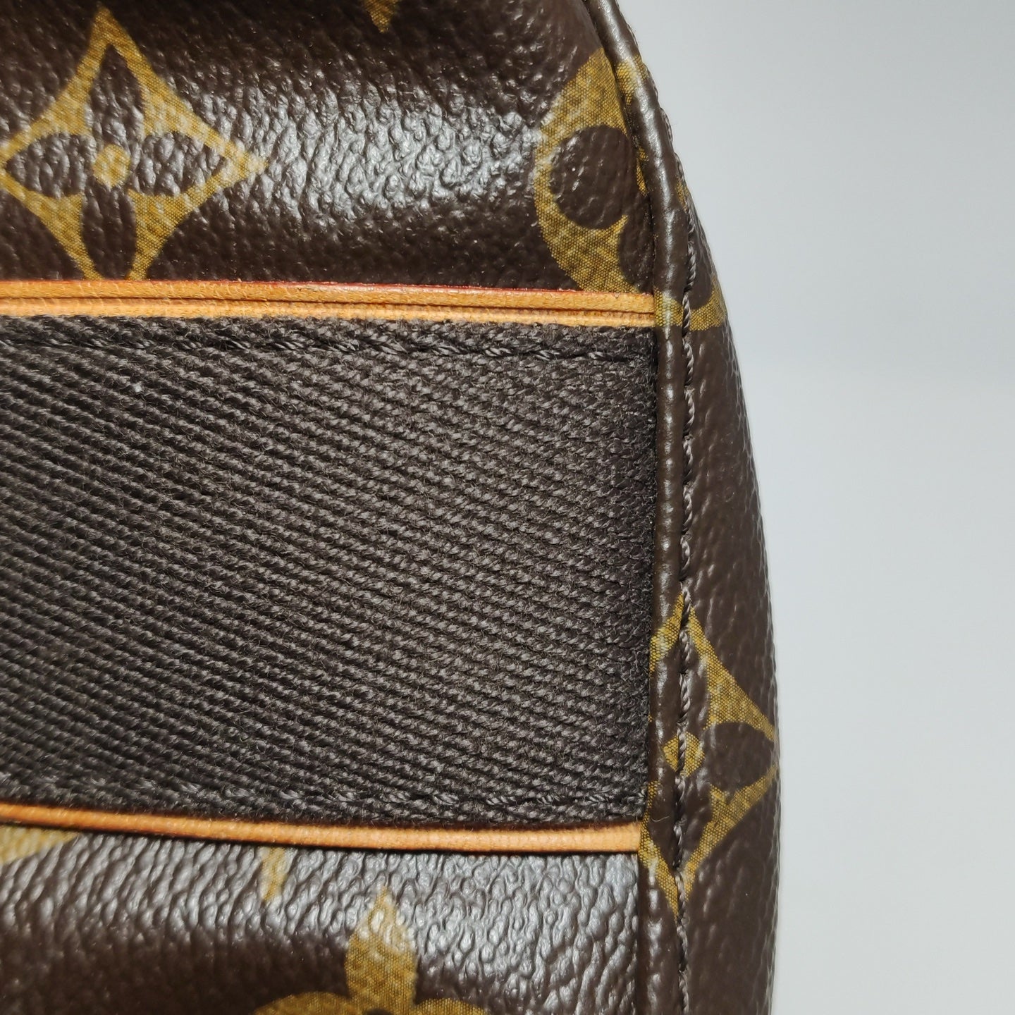 Louis Vuitton - Monogram Canvas Vertical Tote - Monogram coated canvas with natural cowhide leather trim and textile straps - Brown - (Medium)