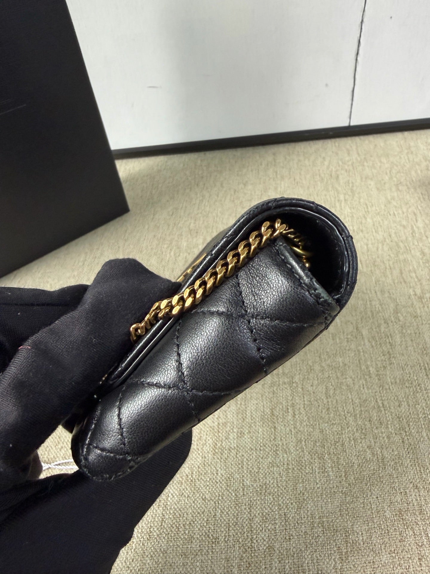 Saint Laurent - Gaby Envelope Chain Bag - Cowhide leather - Black with Gold-Tone Hardware - (mini)