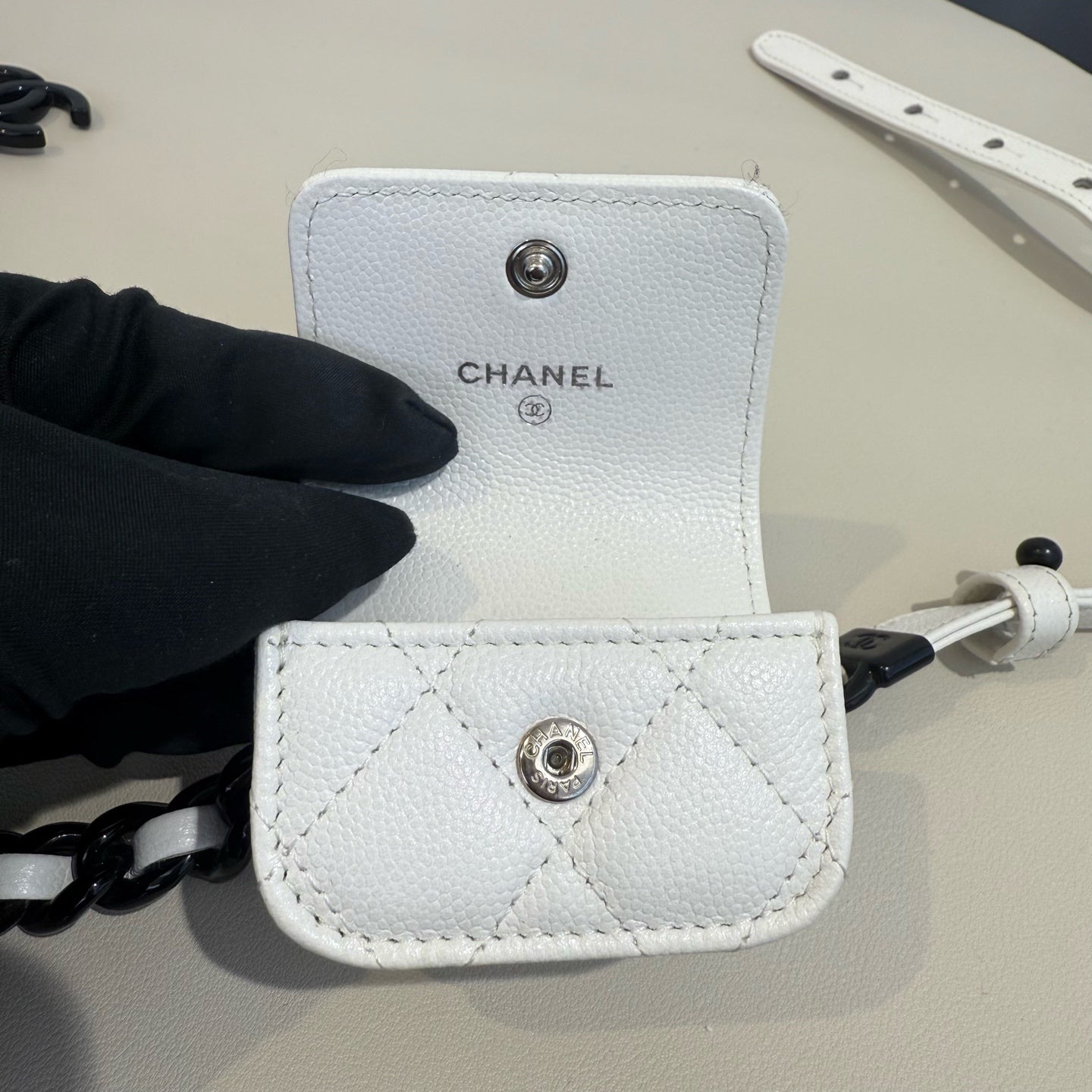 Chanel - Quilted Mini Pouch with Chain Belt - Grained leather - White - (mini)