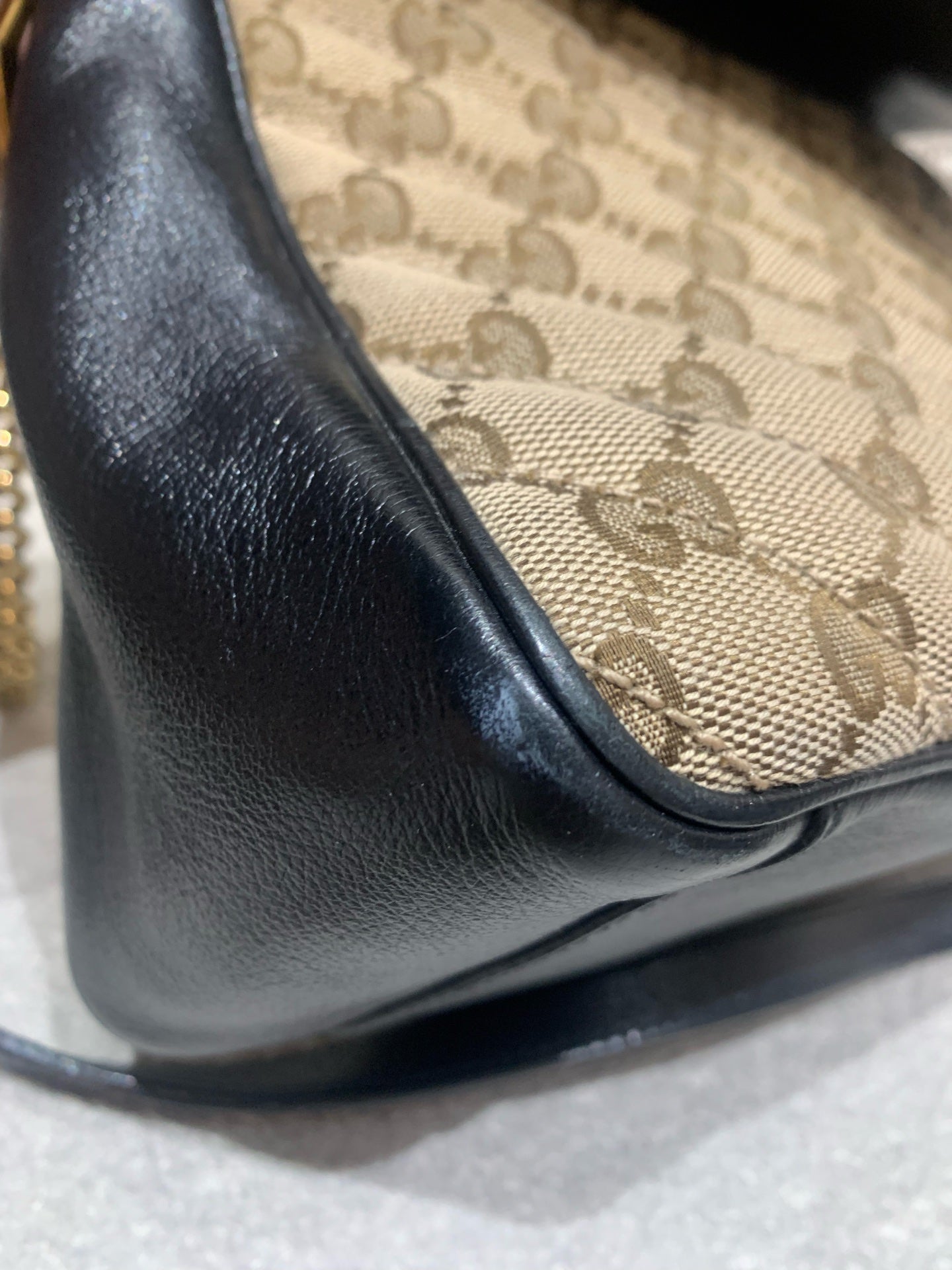 Gucci - Marmont Top Handle Messenger Bag - GG Supreme coated canvas with leather trim - Beige and Black with Gold-tone hardware - (Medium)