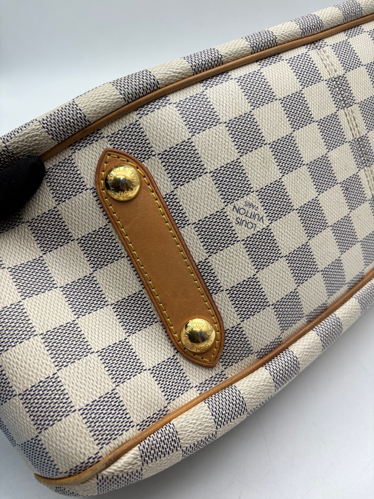Louis Vuitton - Tote - Coated canvas with Vachetta leather trim - White - (Large)