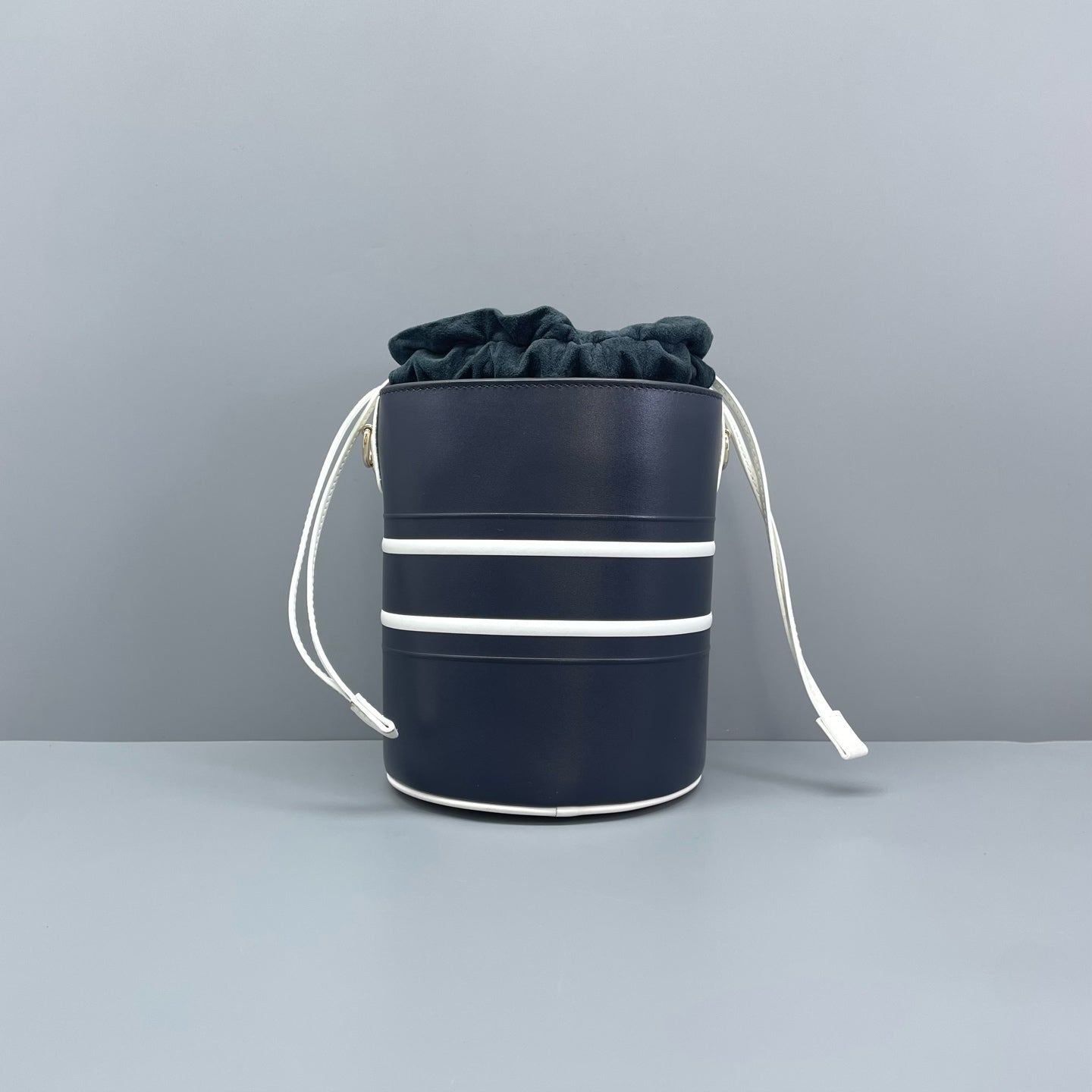 Dior - Vibe Small Bucket Bag - Leather - Blue - (small)